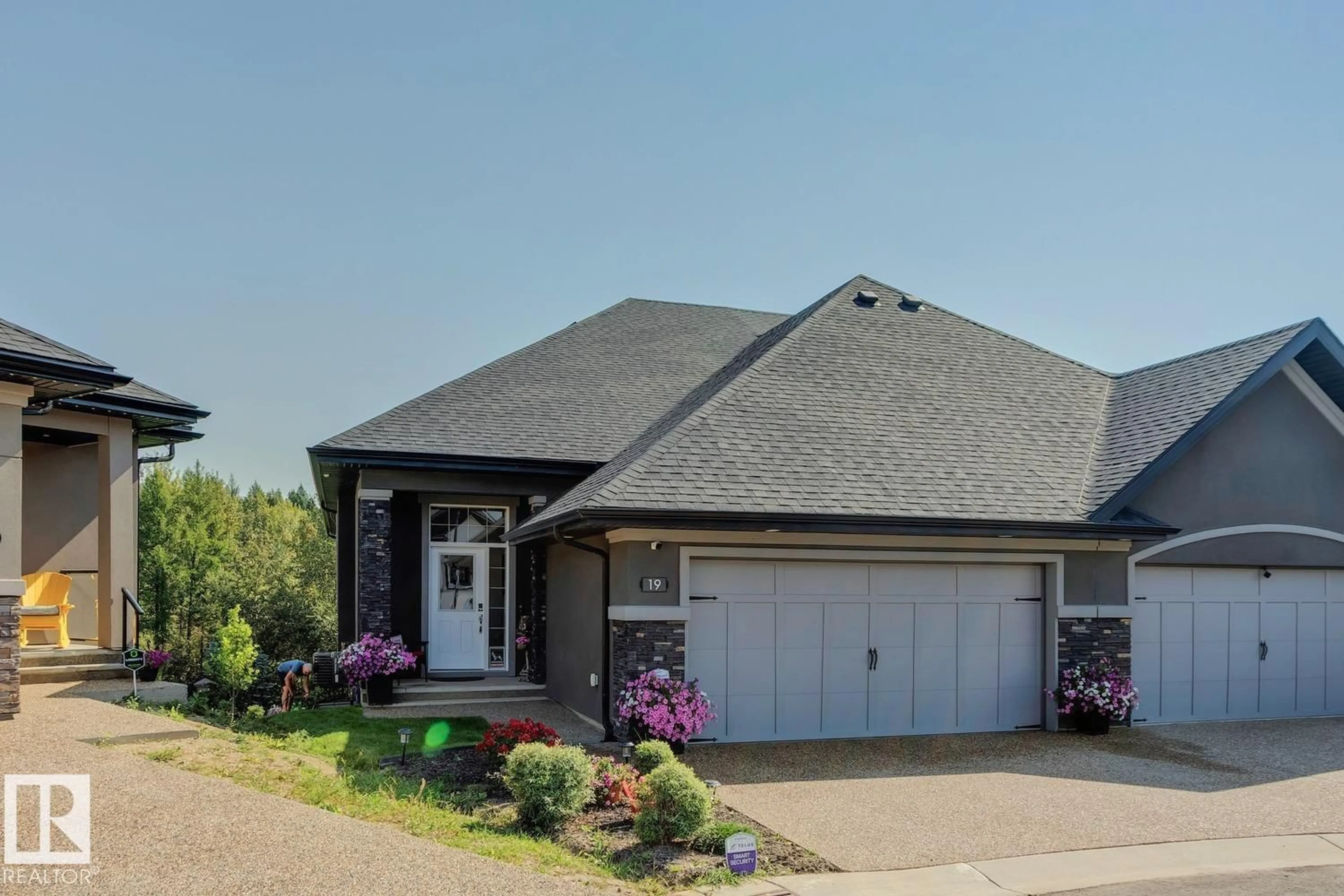 Home with brick exterior material, street for 19 20425 93 AV NW, Edmonton Alberta T5T7C7