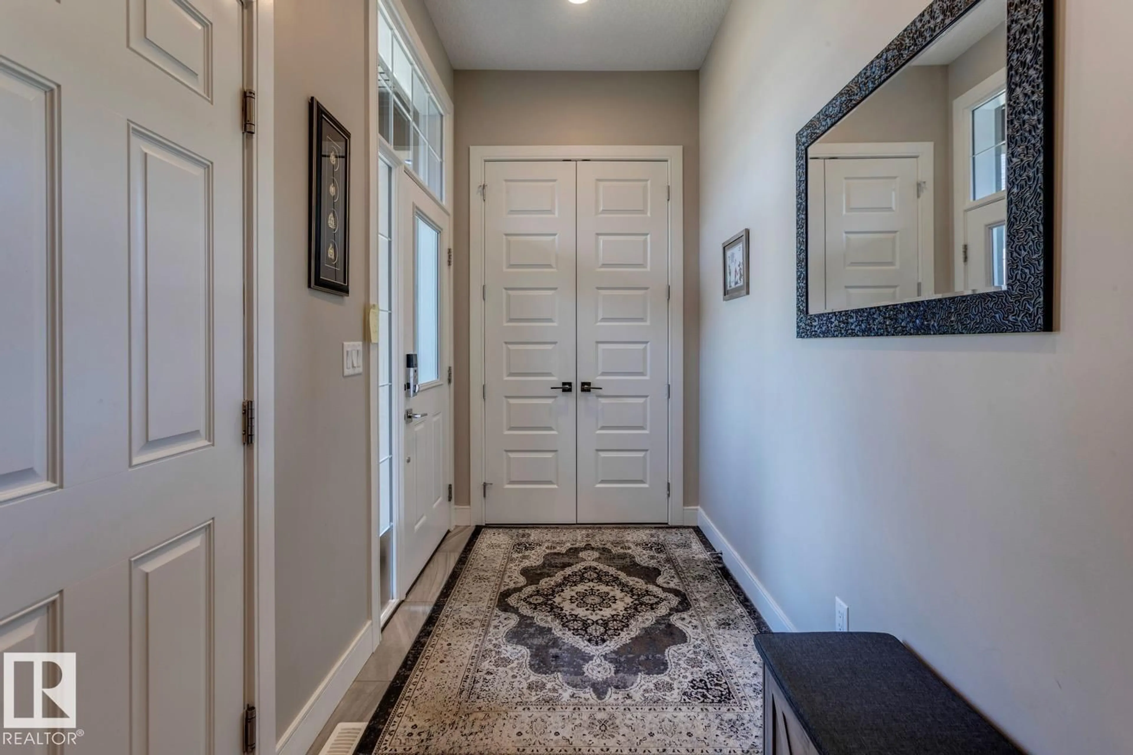 Indoor entryway for 19 20425 93 AV NW, Edmonton Alberta T5T7C7
