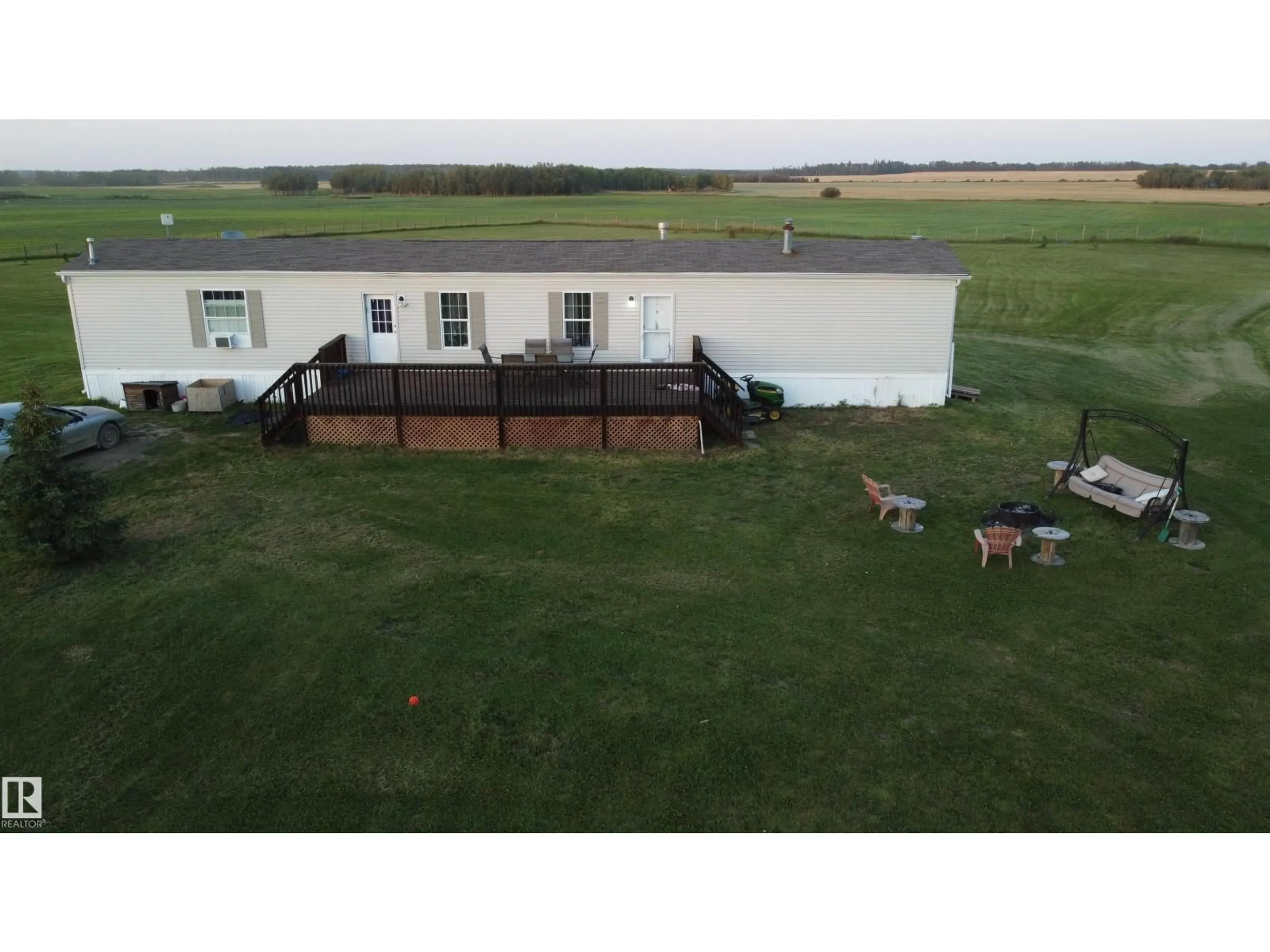 A pic from outside/outdoor area/front of a property/back of a property/a pic from drone, unknown for 48041 RGE ROAD 264, Rural Leduc County Alberta T0C0V0