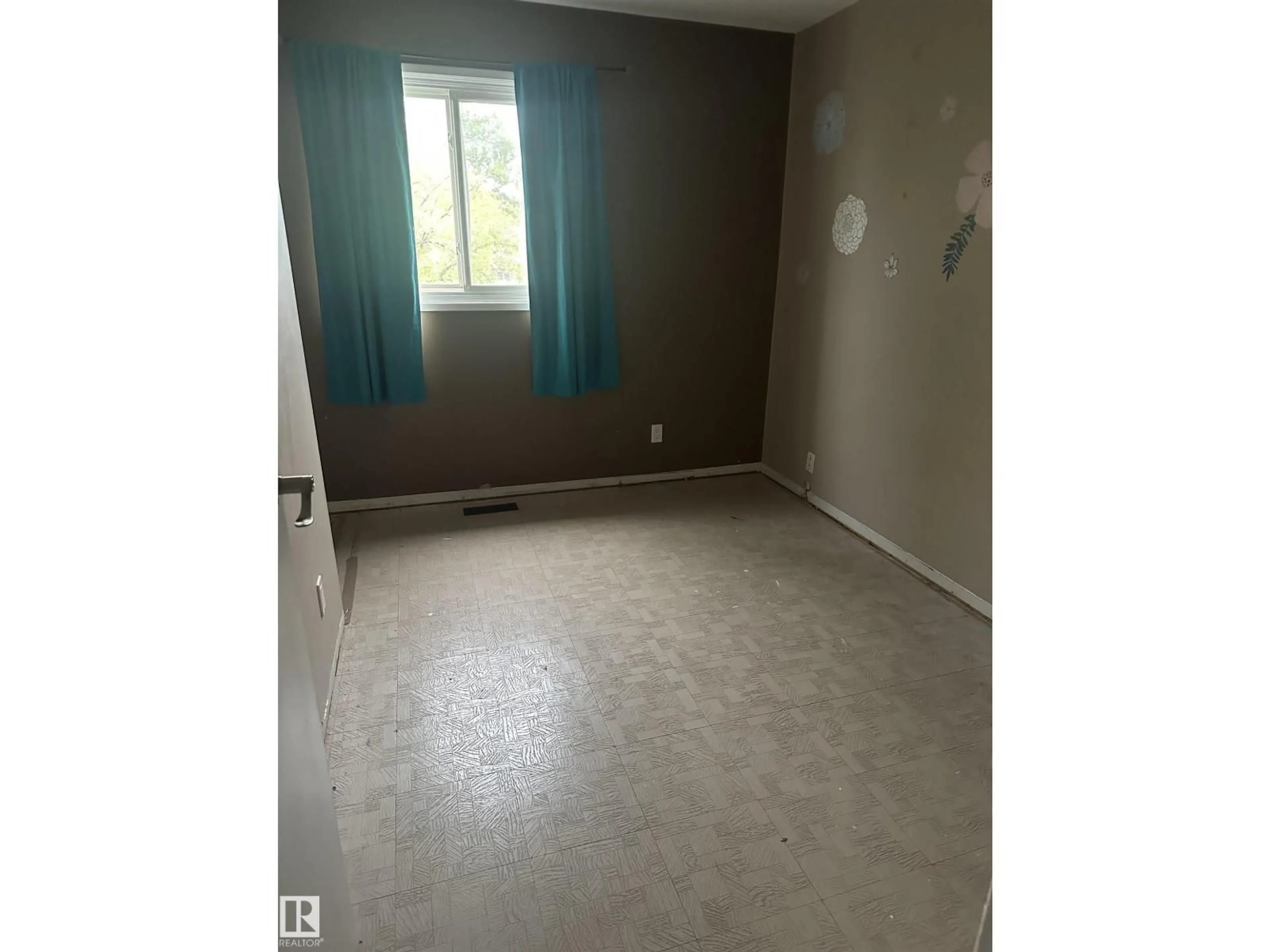 A pic of a room for 132 PRIMROSE GARDENS GD, Edmonton Alberta T5T0R1