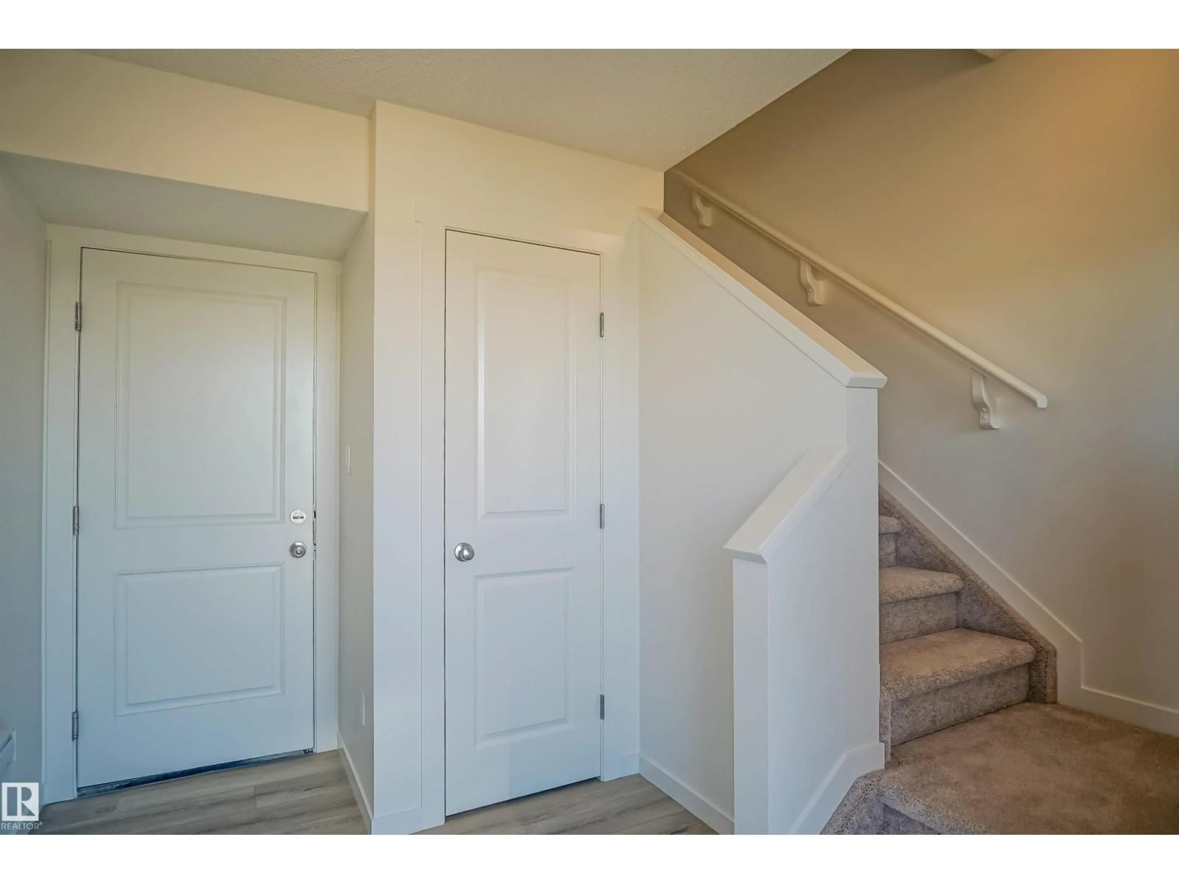 Indoor entryway for 4189 KINGLET DR, Edmonton Alberta T5S0N8