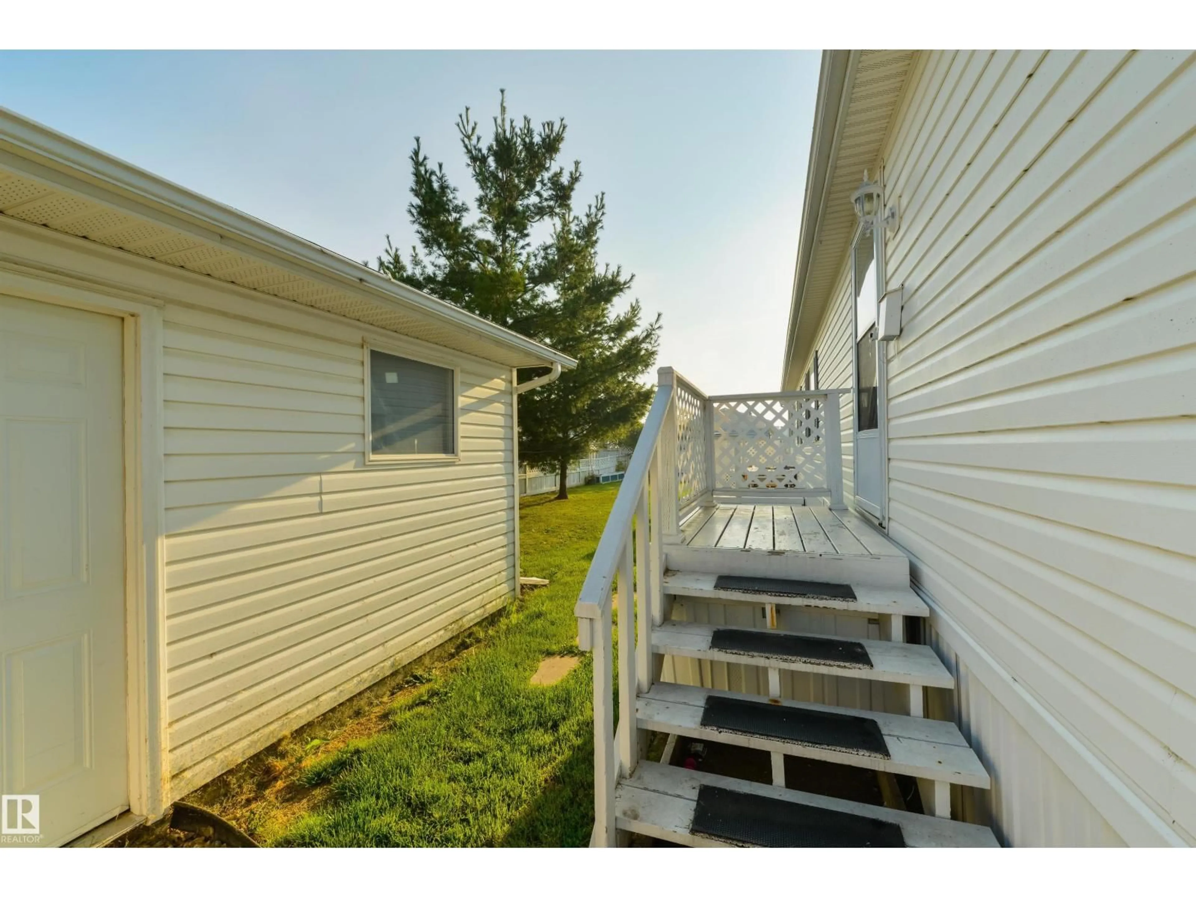 Patio, water/lake/river/ocean view for 2835 LAKESIDE CL, Edmonton Alberta T5S1T7