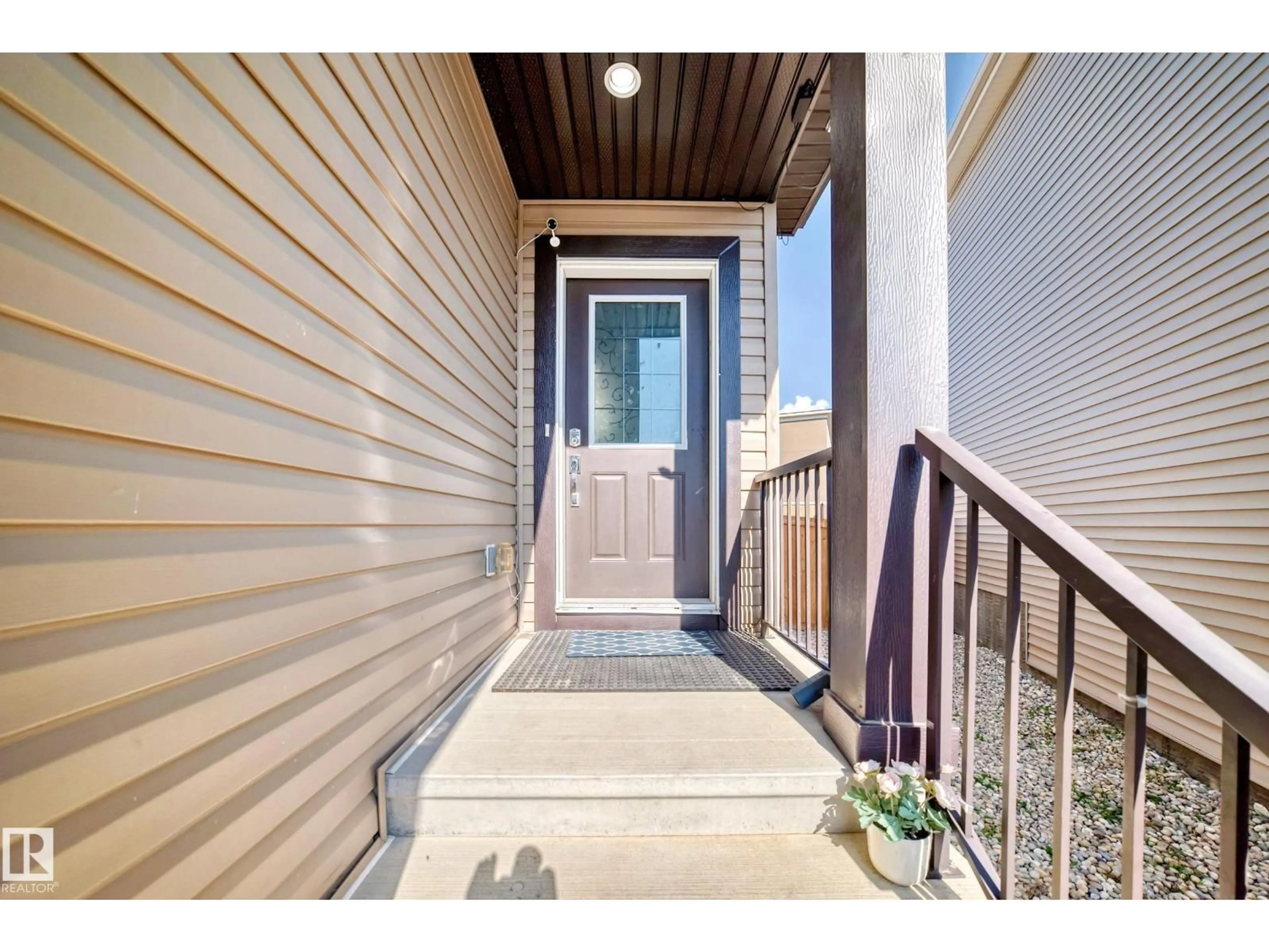 Indoor entryway for NW - 1207 24 ST, Edmonton Alberta T6T2M7
