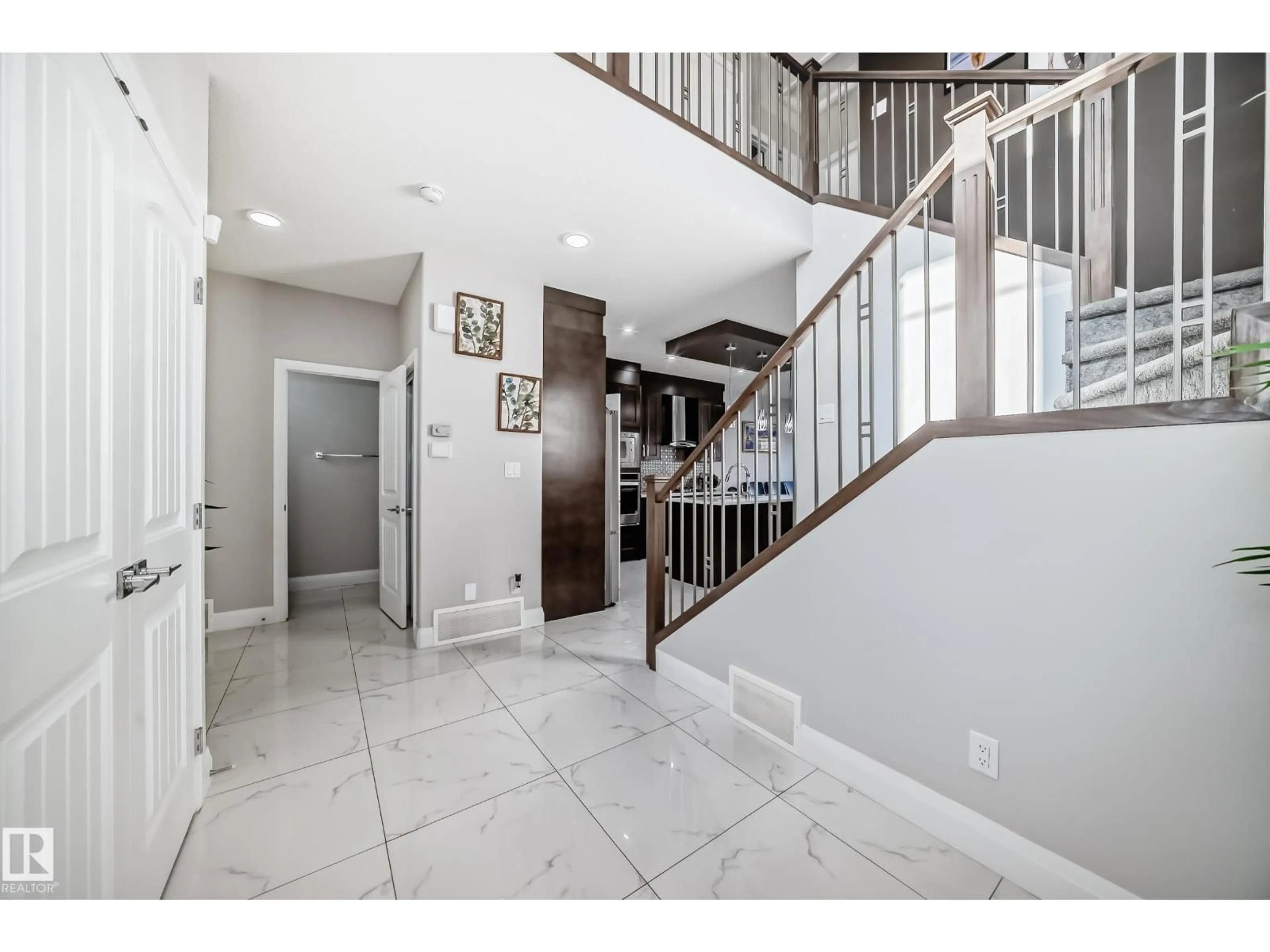 Indoor entryway for NW - 1207 24 ST, Edmonton Alberta T6T2M7