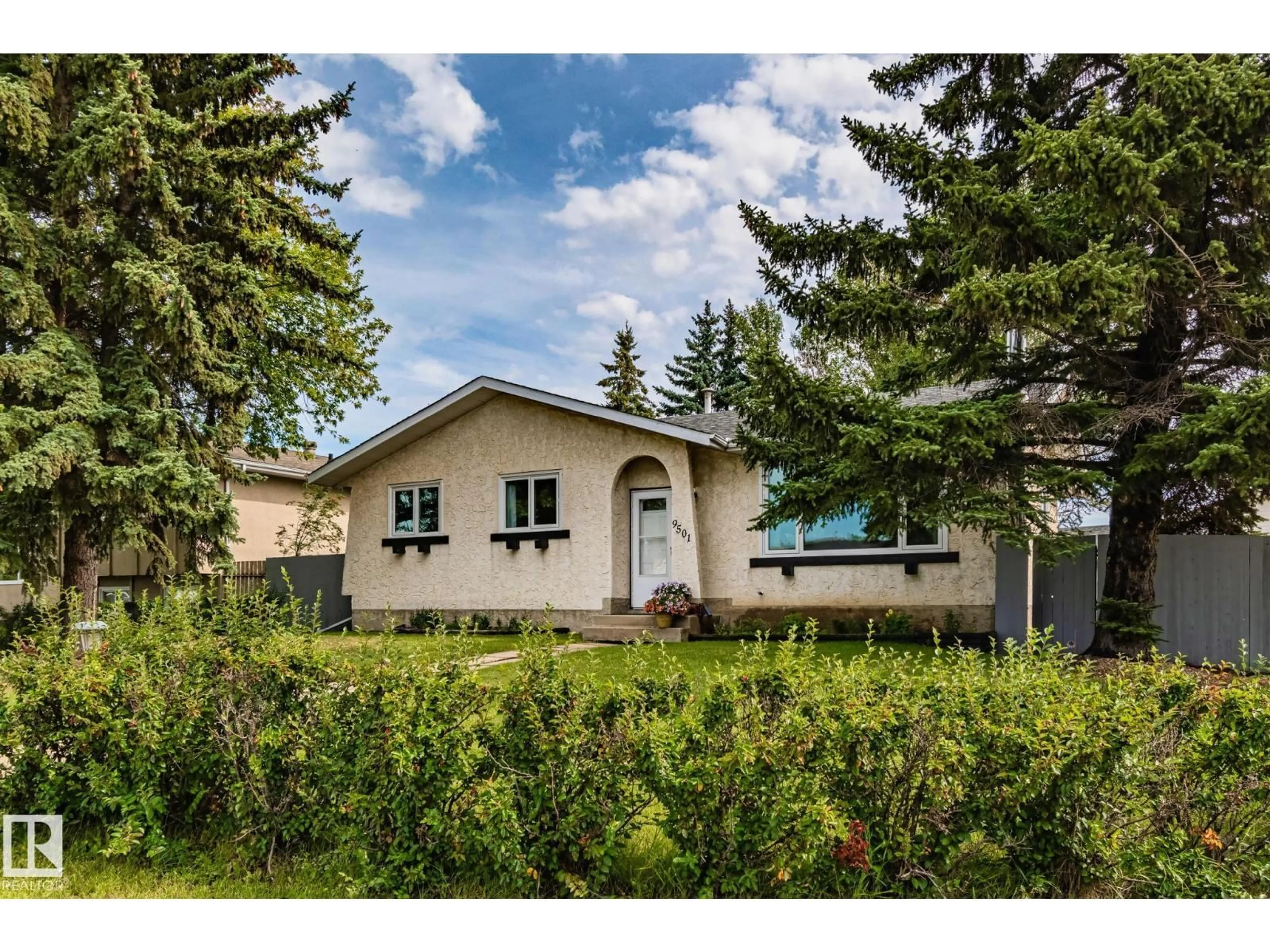Home with vinyl exterior material, street for 9501 98A ST, Morinville Alberta T8R1H9