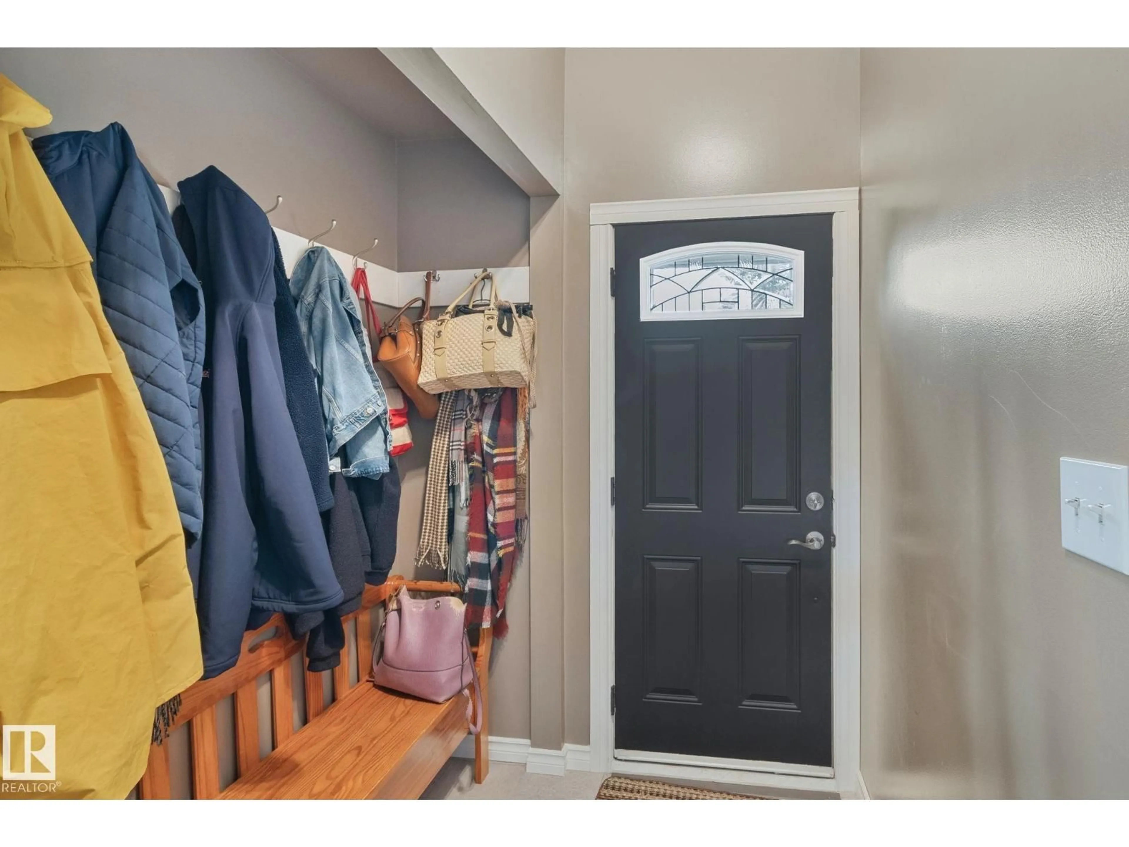 Indoor entryway for 9501 98A ST, Morinville Alberta T8R1H9