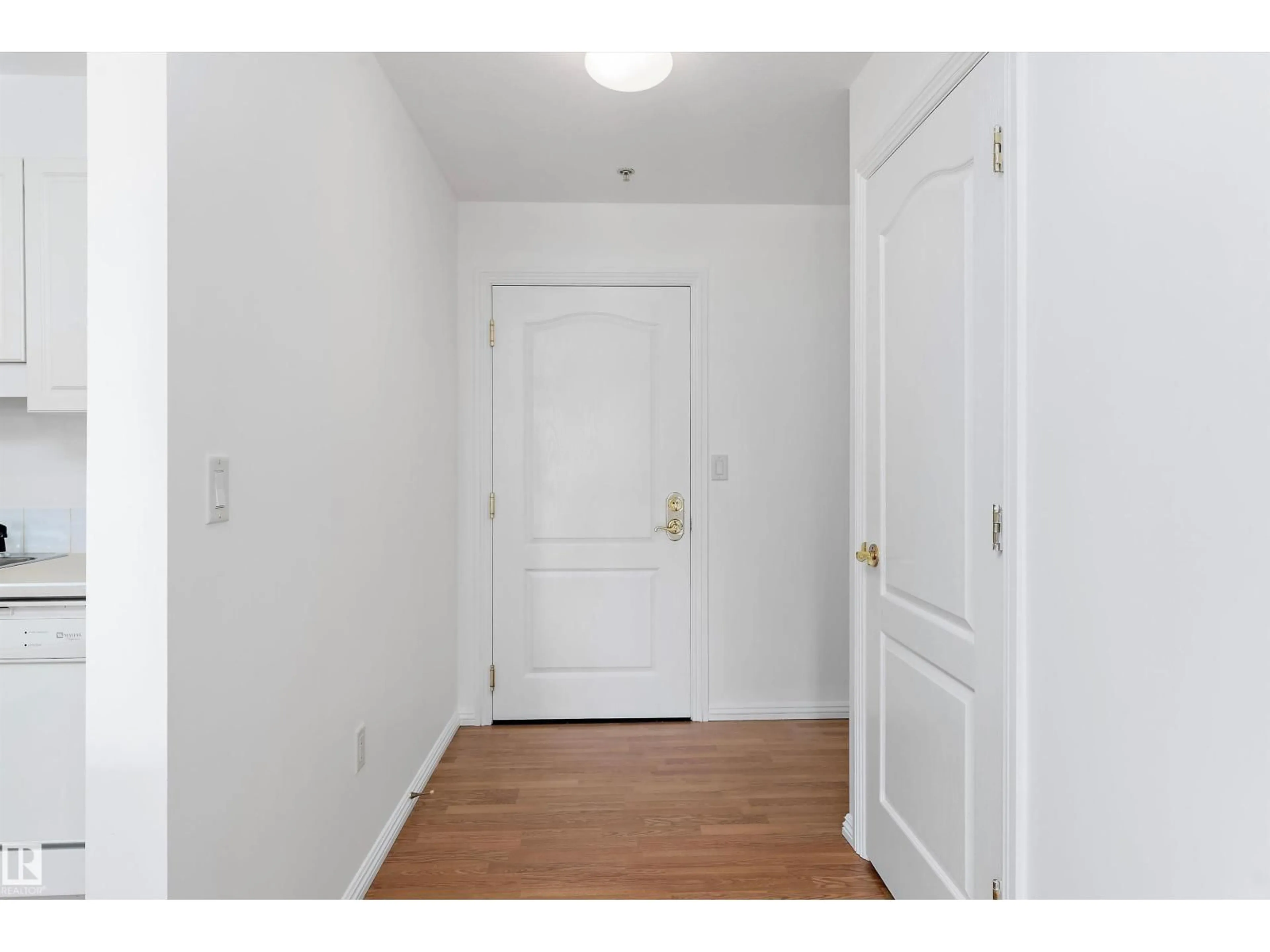 Indoor entryway for 6220 - 215 FULTON RD, Edmonton Alberta T6A3T4