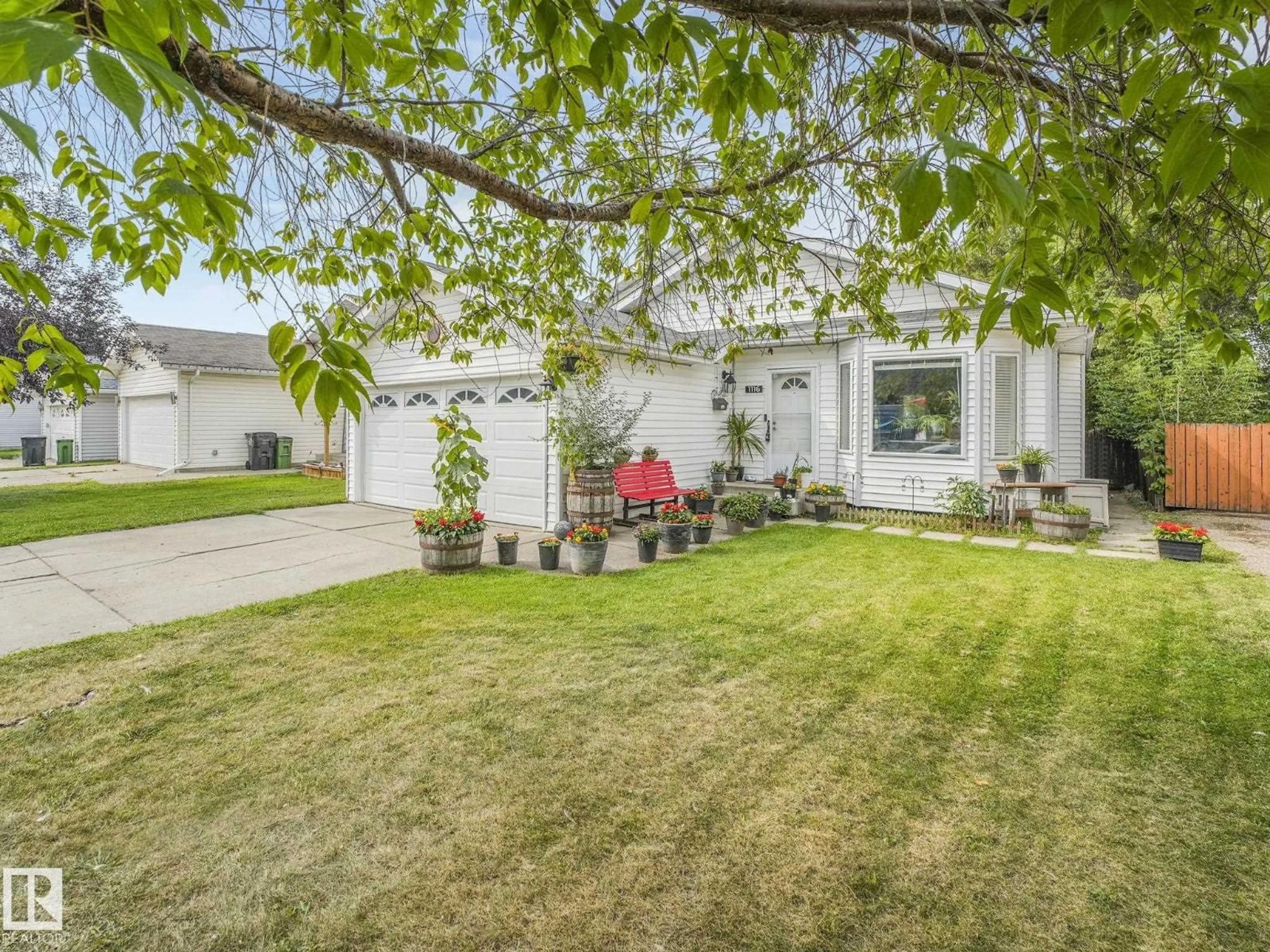 A pic from outside/outdoor area/front of a property/back of a property/a pic from drone, street for 1116 61 ST, Edmonton Alberta T6L3Z9