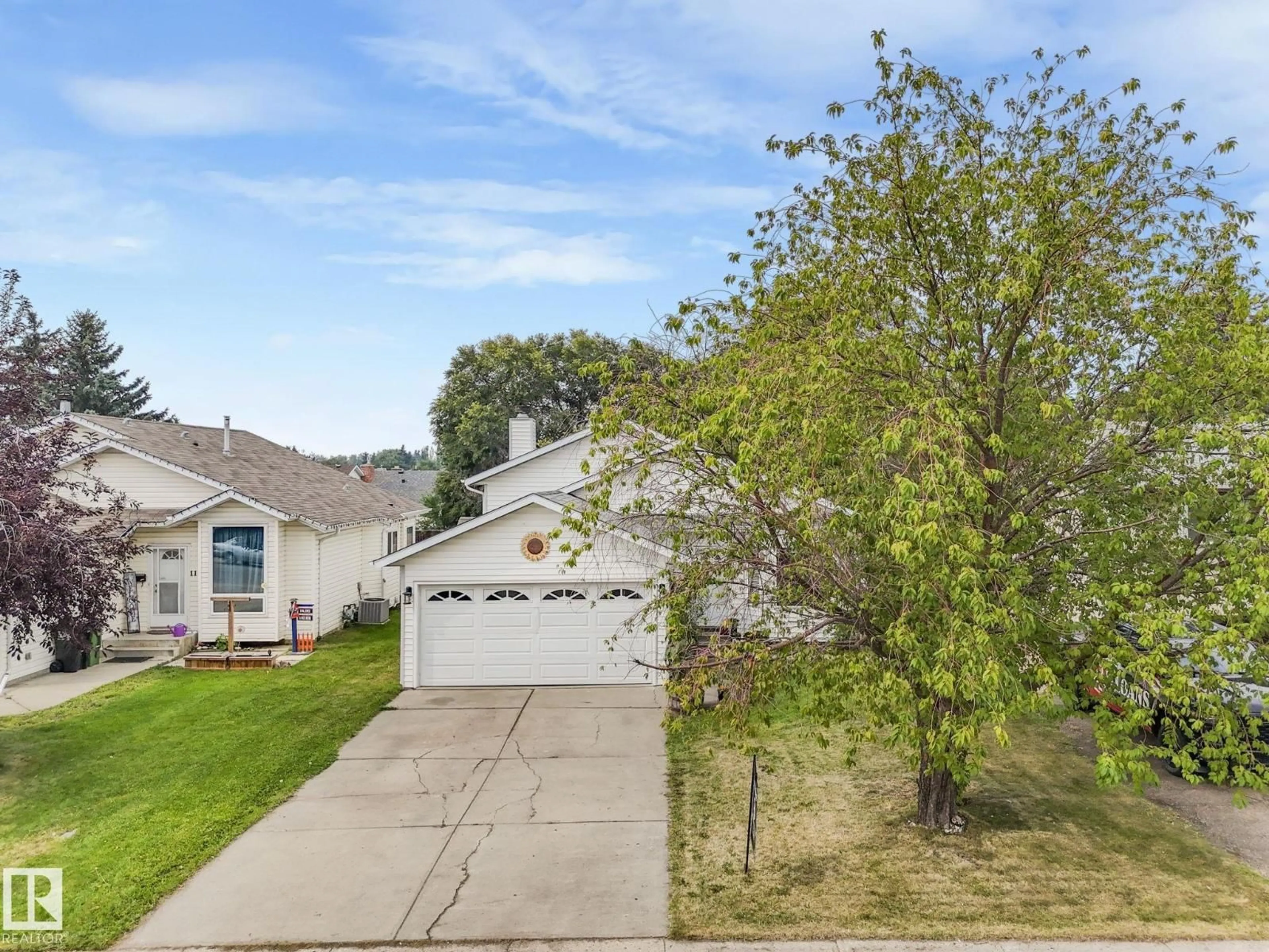 A pic from outside/outdoor area/front of a property/back of a property/a pic from drone, street for 1116 61 ST, Edmonton Alberta T6L3Z9
