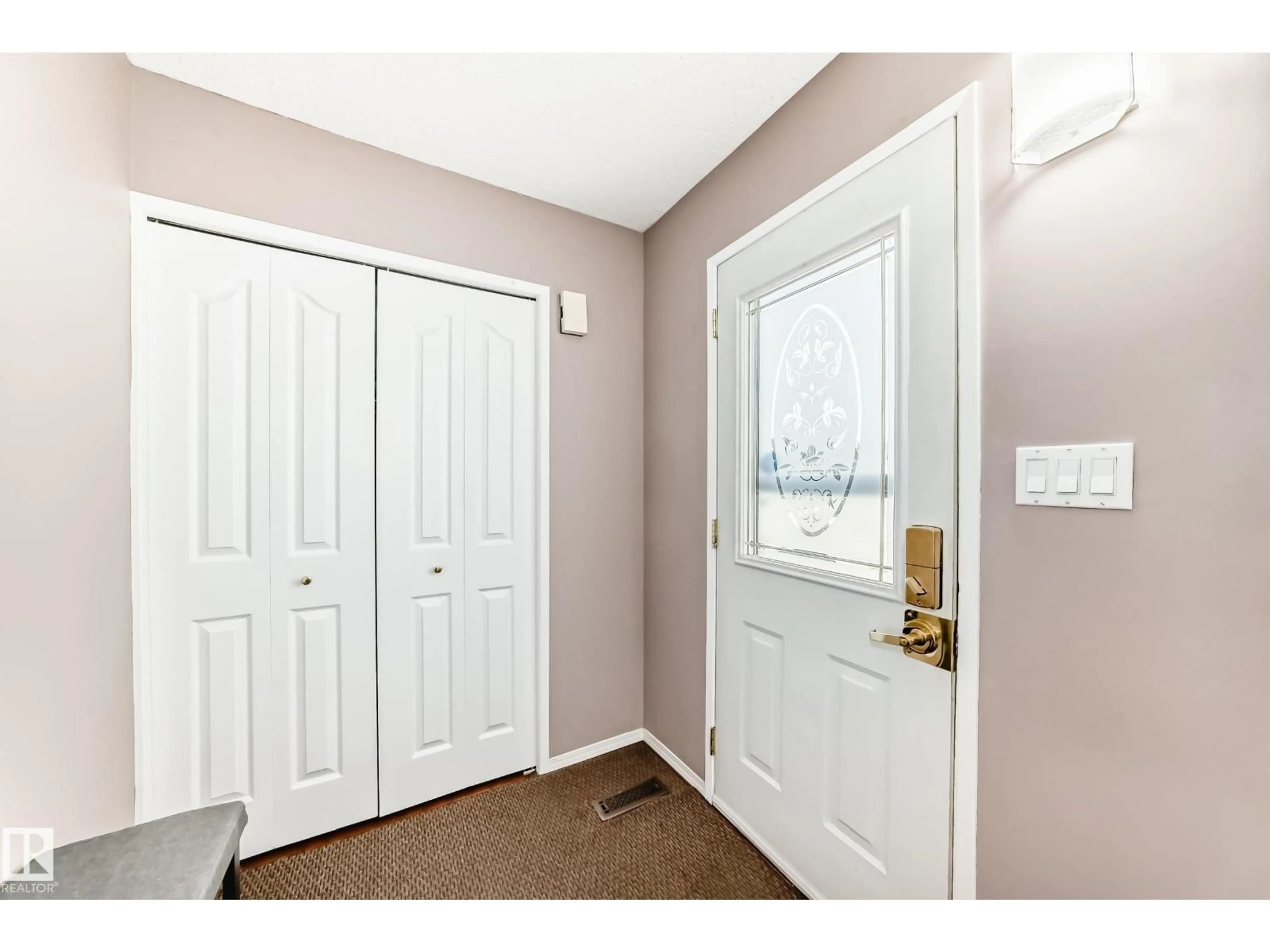Indoor entryway for 229 WARWICK RD, Edmonton Alberta T5X4R1