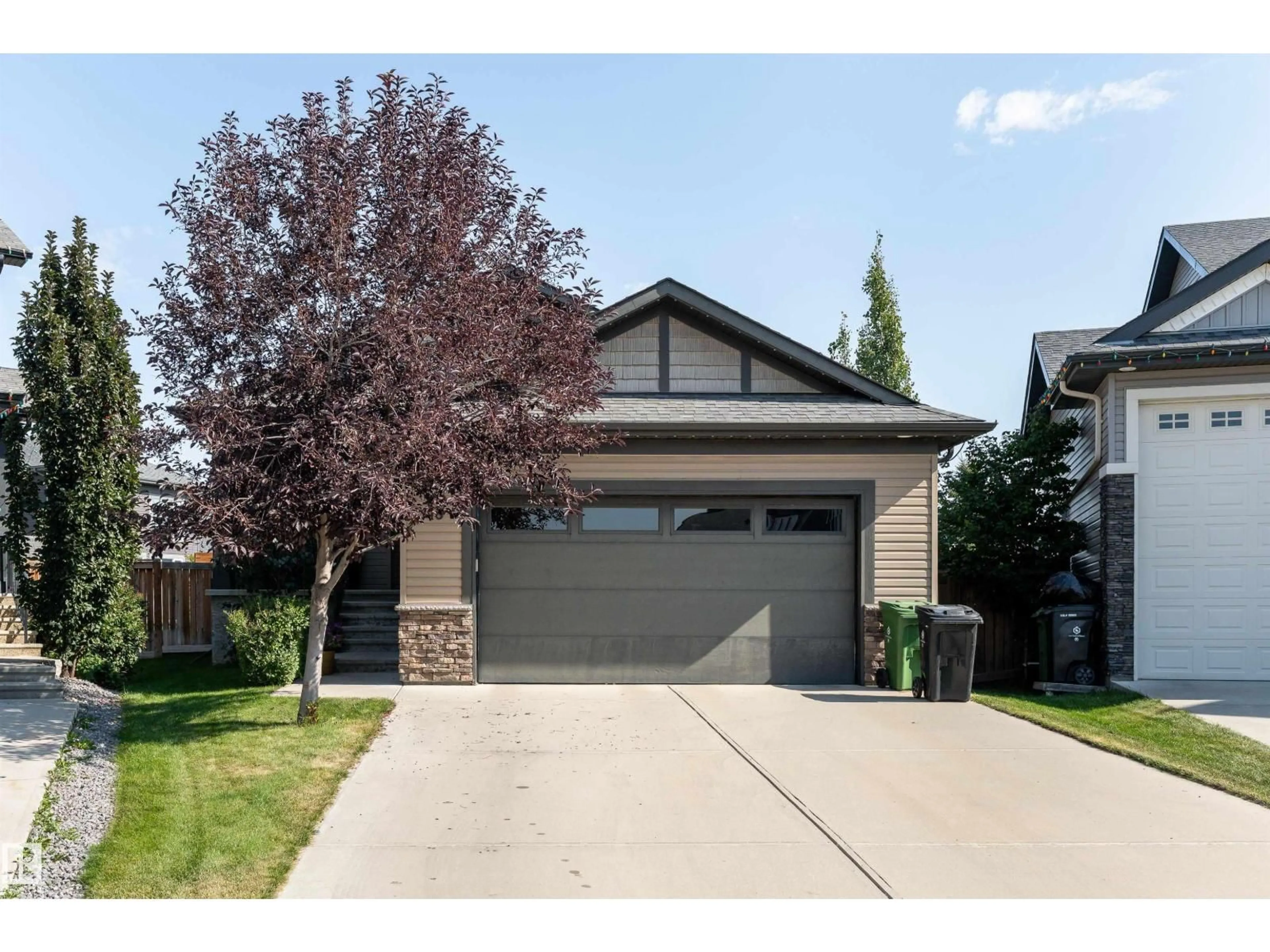 Home with vinyl exterior material, street for 18 ELM ST, Fort Saskatchewan Alberta T8L0R8