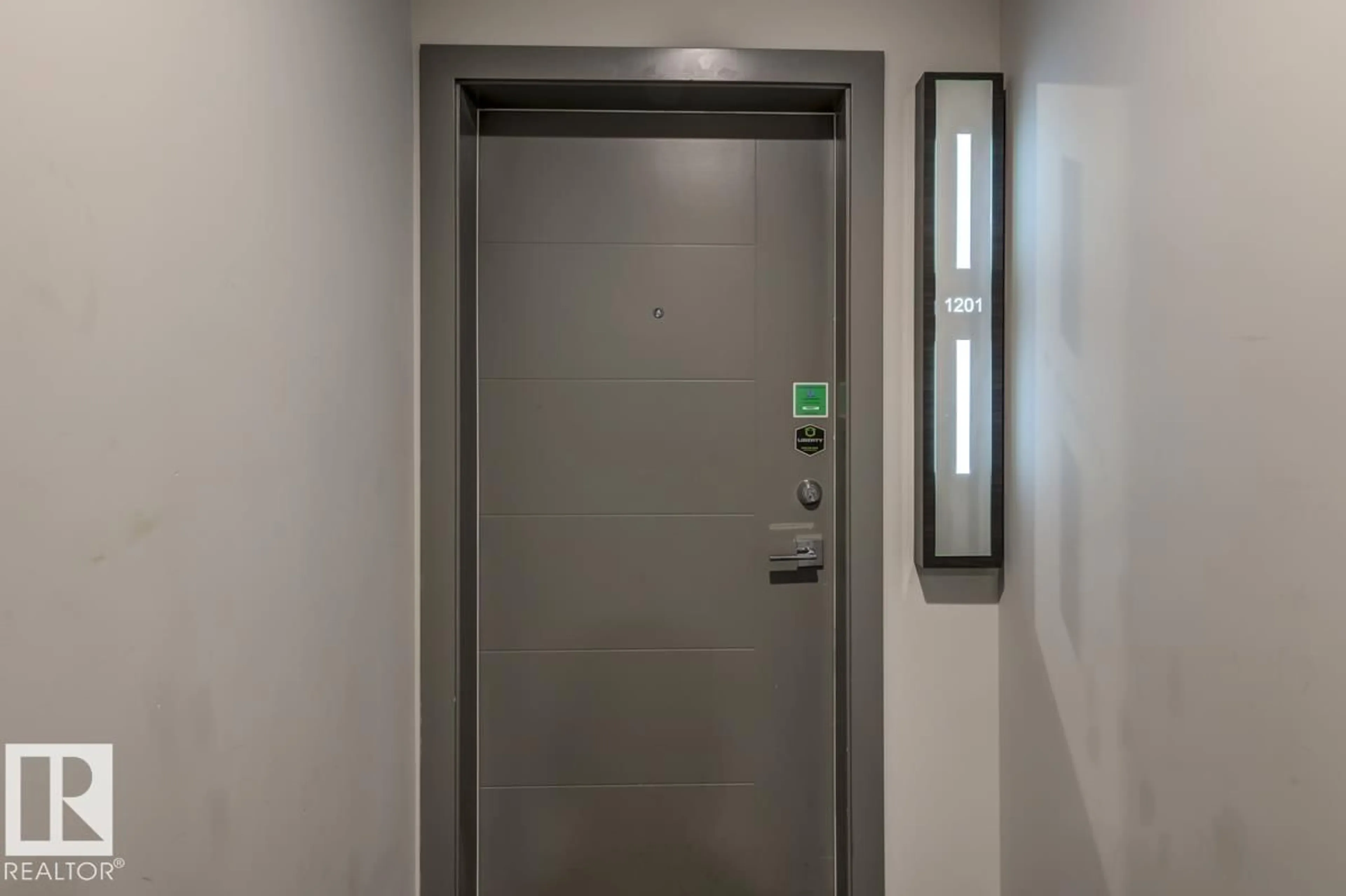 Indoor foyer for 10238 - 1201 103 ST, Edmonton Alberta T5J0G6
