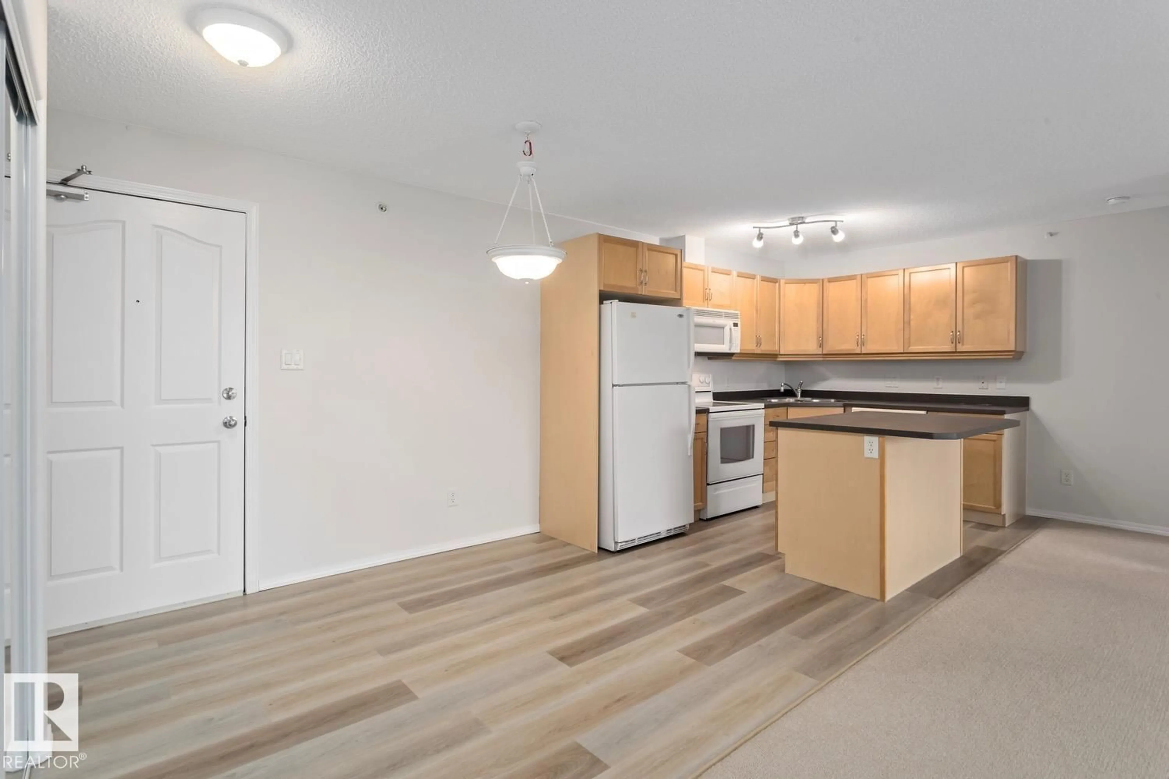 Standard kitchen, wood/laminate floor for 446 16311 95 ST NW, Edmonton Alberta T5Z3Y5