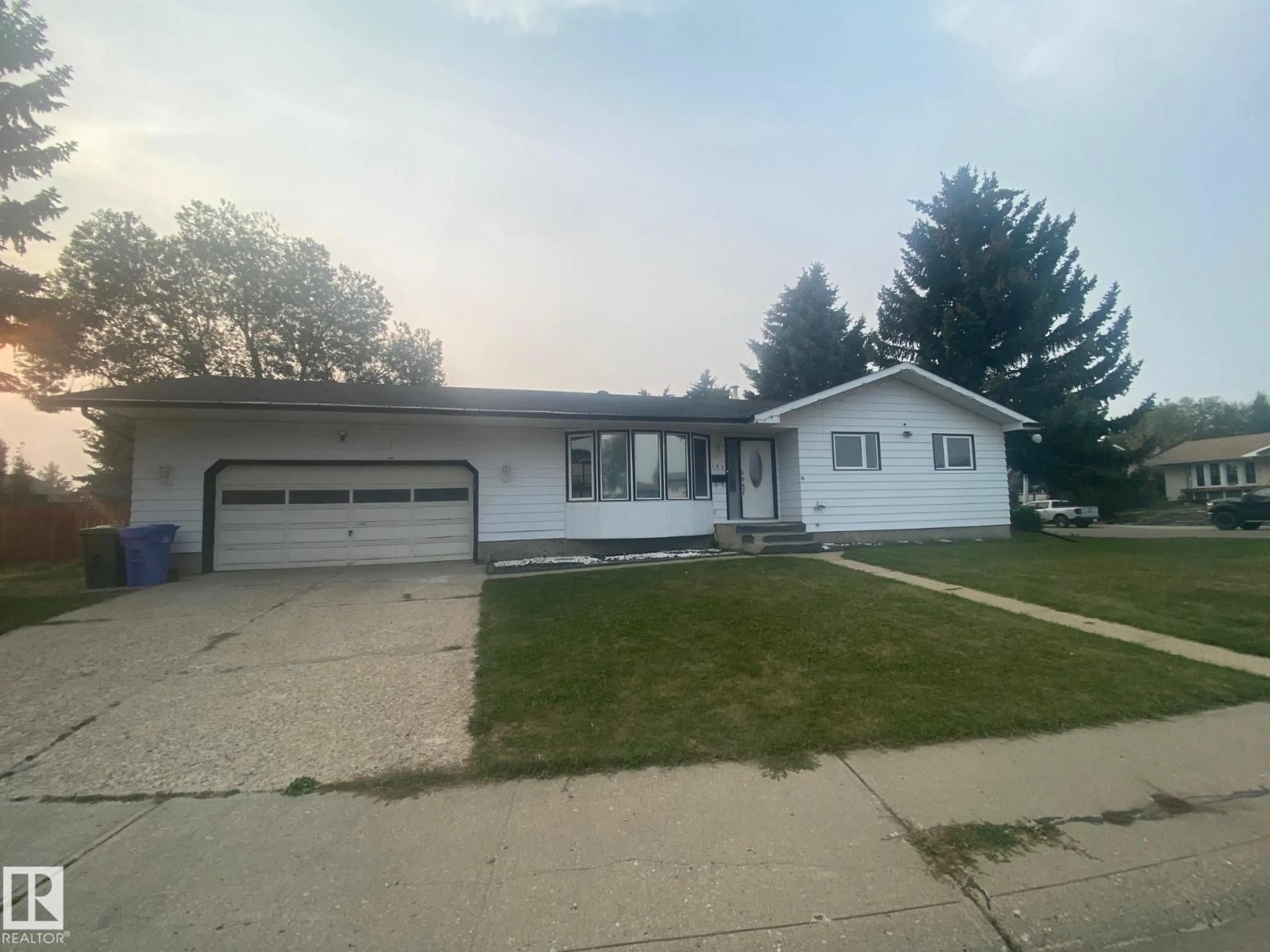 Home with vinyl exterior material, street for 180 WILLOW DR, Wetaskiwin Alberta T9A2W8