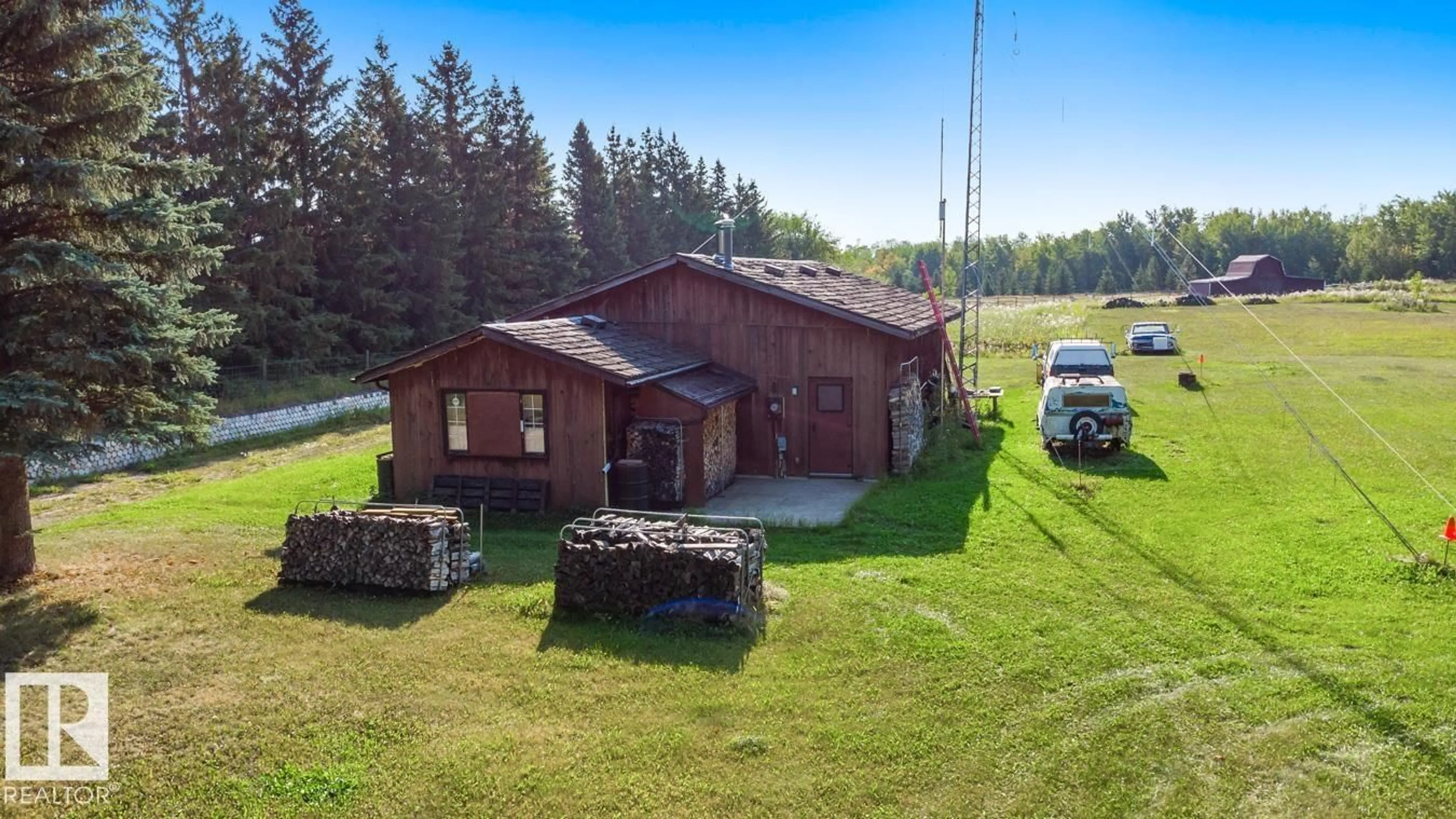 A pic from outside/outdoor area/front of a property/back of a property/a pic from drone, building for 85 52110 RGE ROAD 214, Rural Strathcona County Alberta T8E1A4