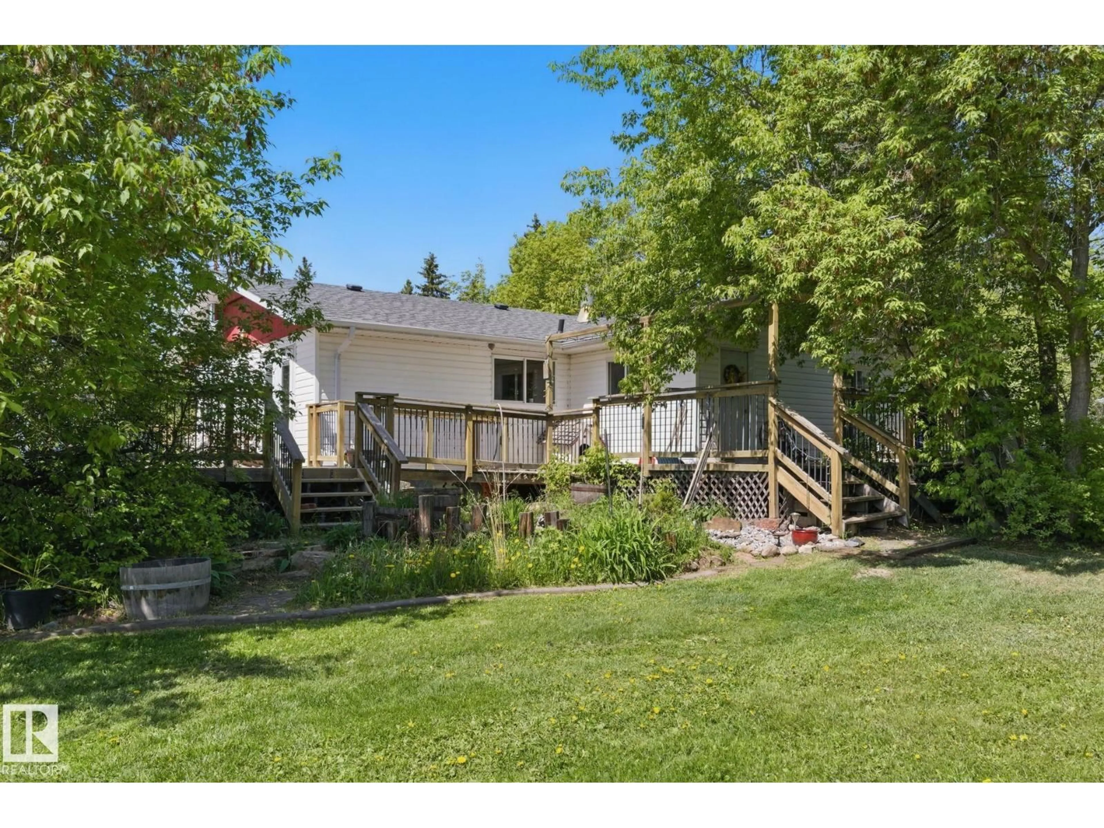 A pic from outside/outdoor area/front of a property/back of a property/a pic from drone, unknown for 60027 RR 40, Rural Barrhead County Alberta T7N1N3