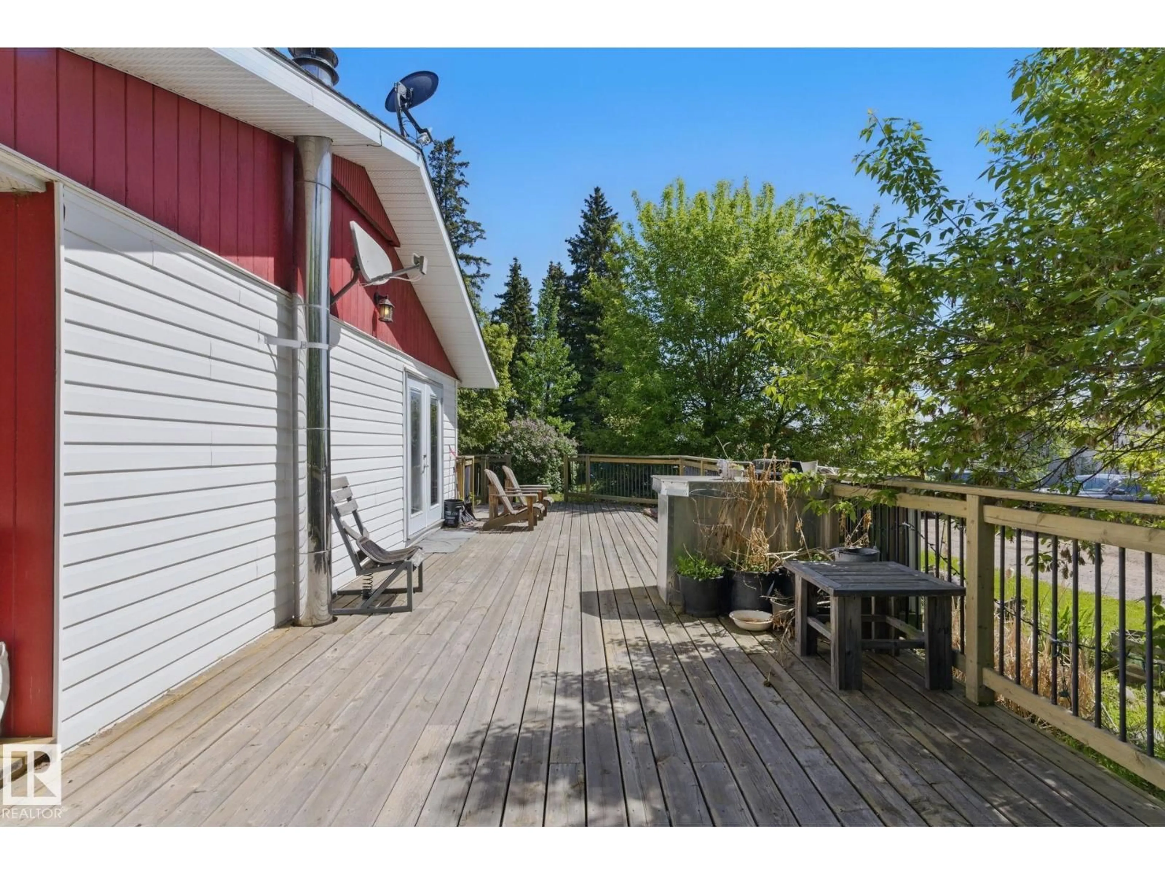 Patio, unknown for 60027 RR 40, Rural Barrhead County Alberta T7N1N3