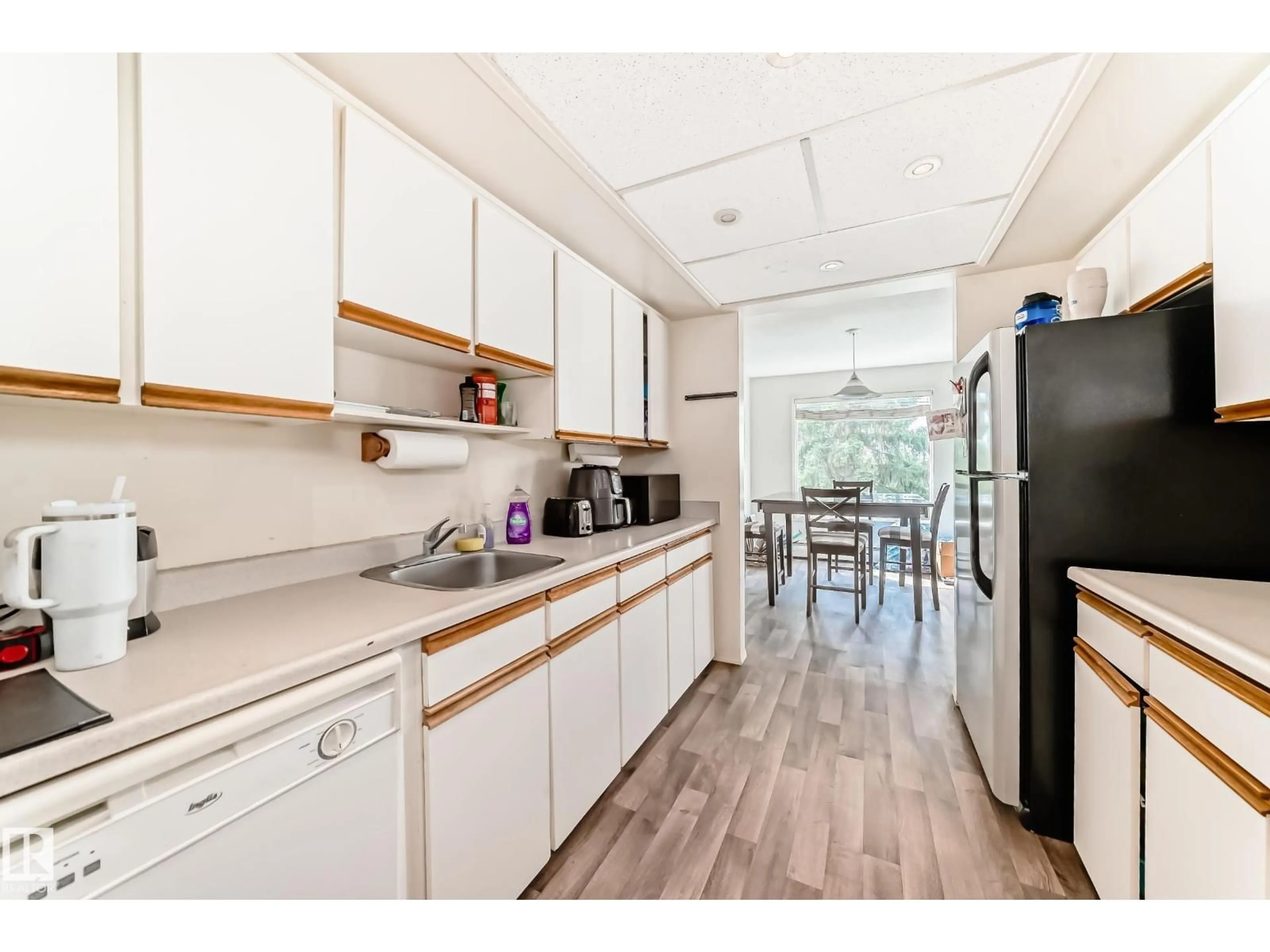 Standard kitchen, unknown for 306 - 4404 122 ST, Edmonton Alberta T6J4A9