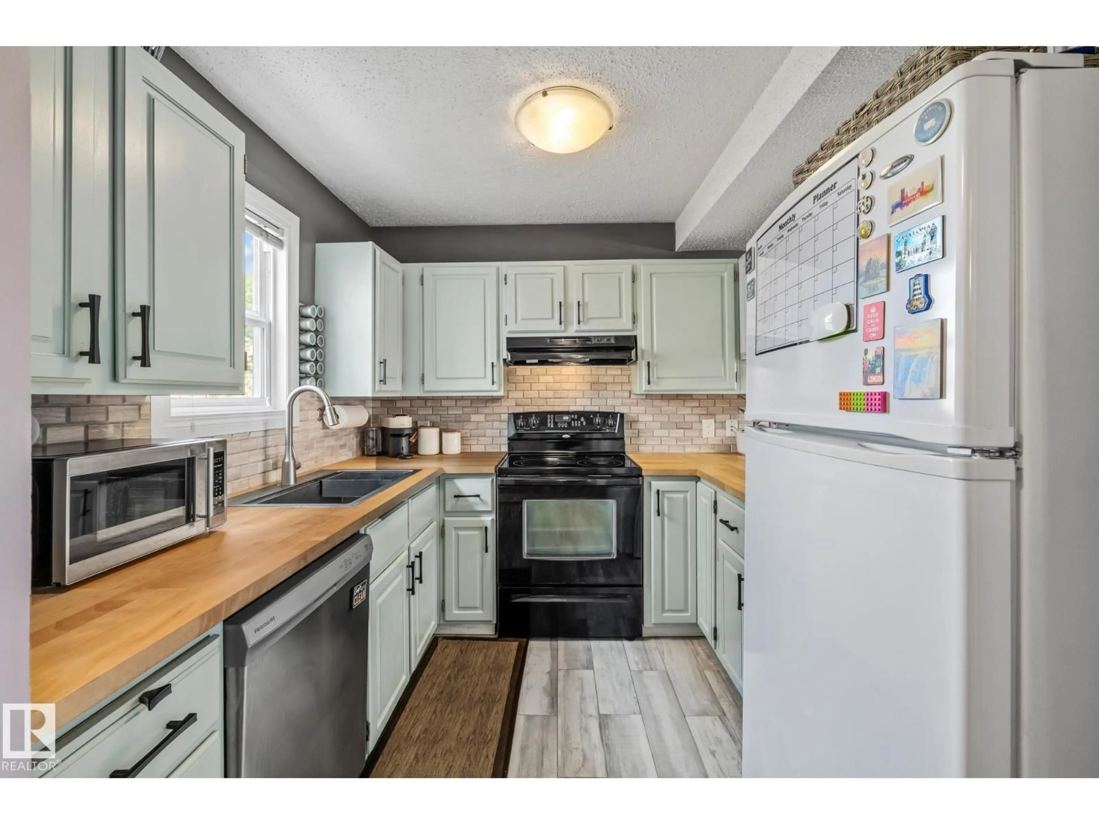 Standard kitchen, unknown for 10481 24 AV, Edmonton Alberta T6J4S2