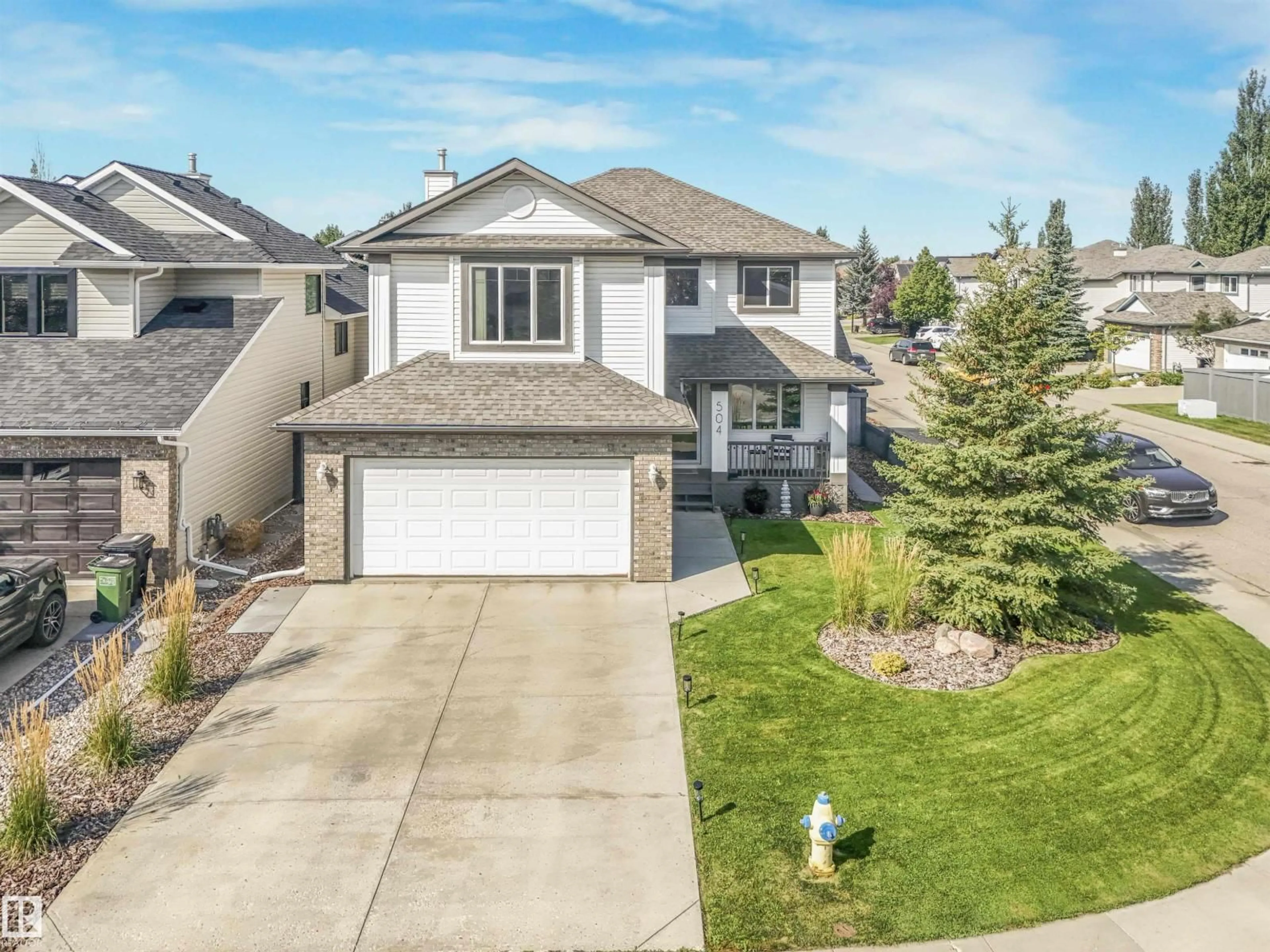 A pic from outside/outdoor area/front of a property/back of a property/a pic from drone, street for 504 BYRNE CR, Edmonton Alberta T6W1E2