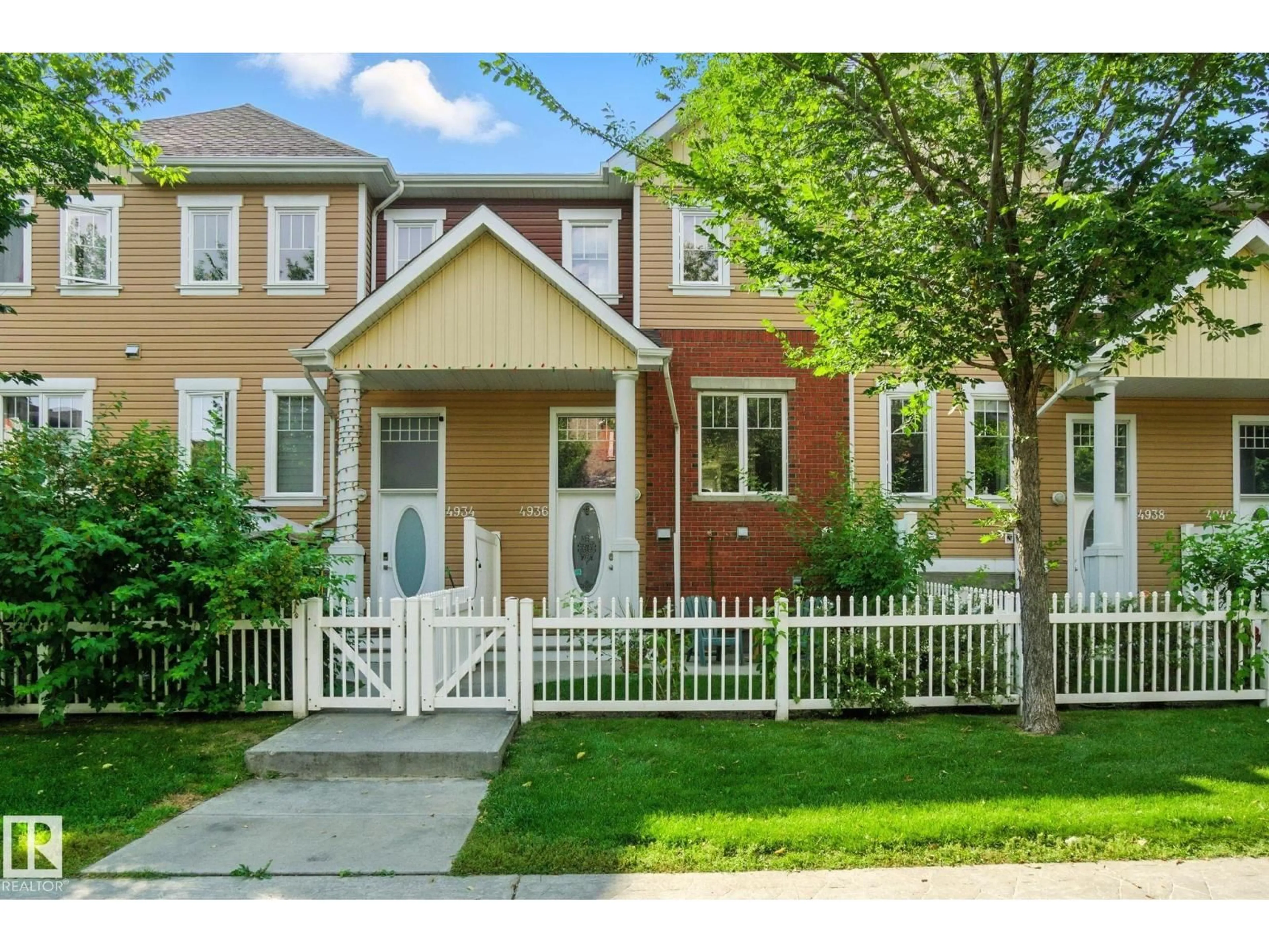 Home with vinyl exterior material, street for NW - 4936 TERWILLEGAR CM, Edmonton Alberta T6R0S3