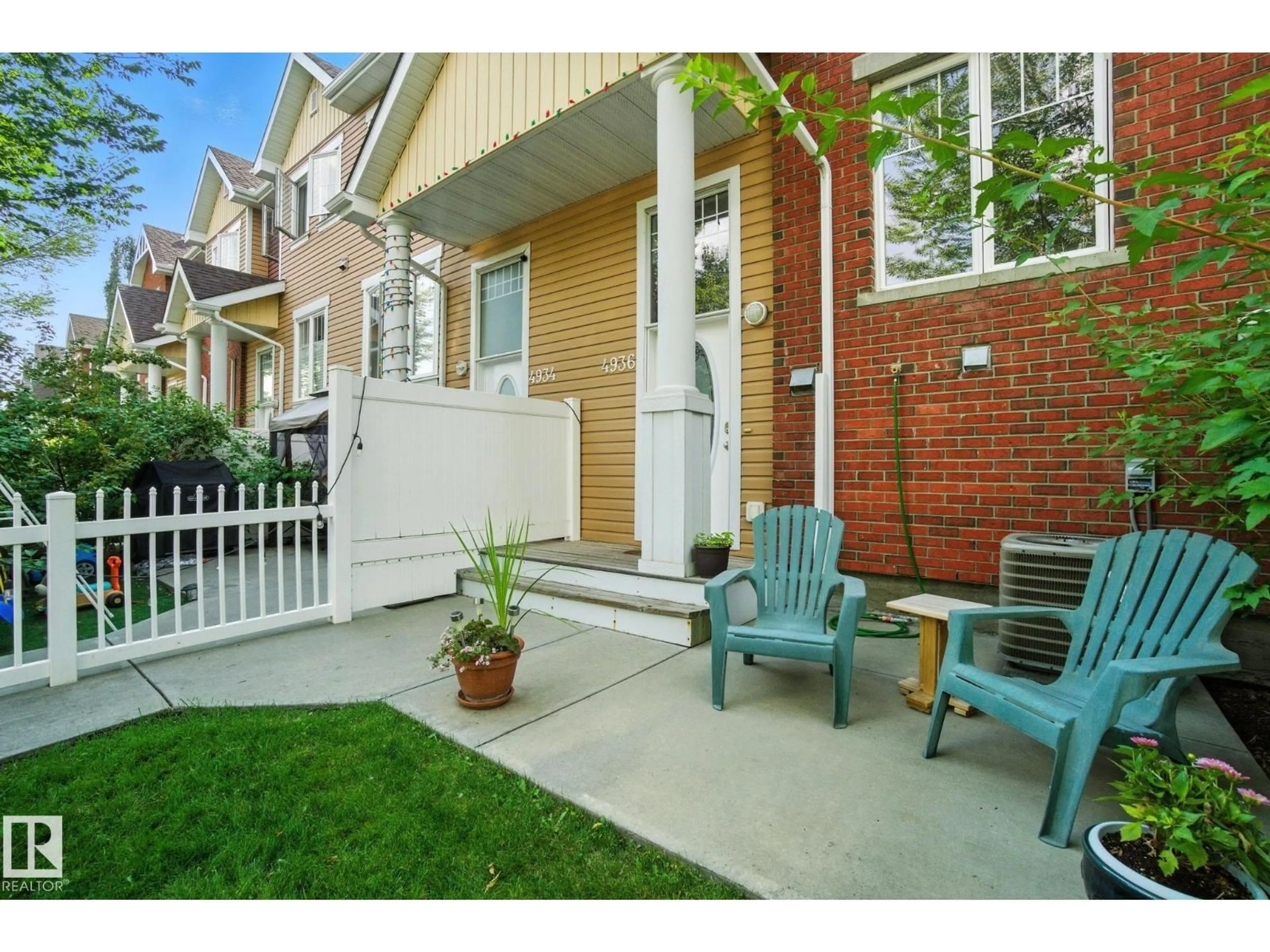 Patio, street for NW - 4936 TERWILLEGAR CM, Edmonton Alberta T6R0S3