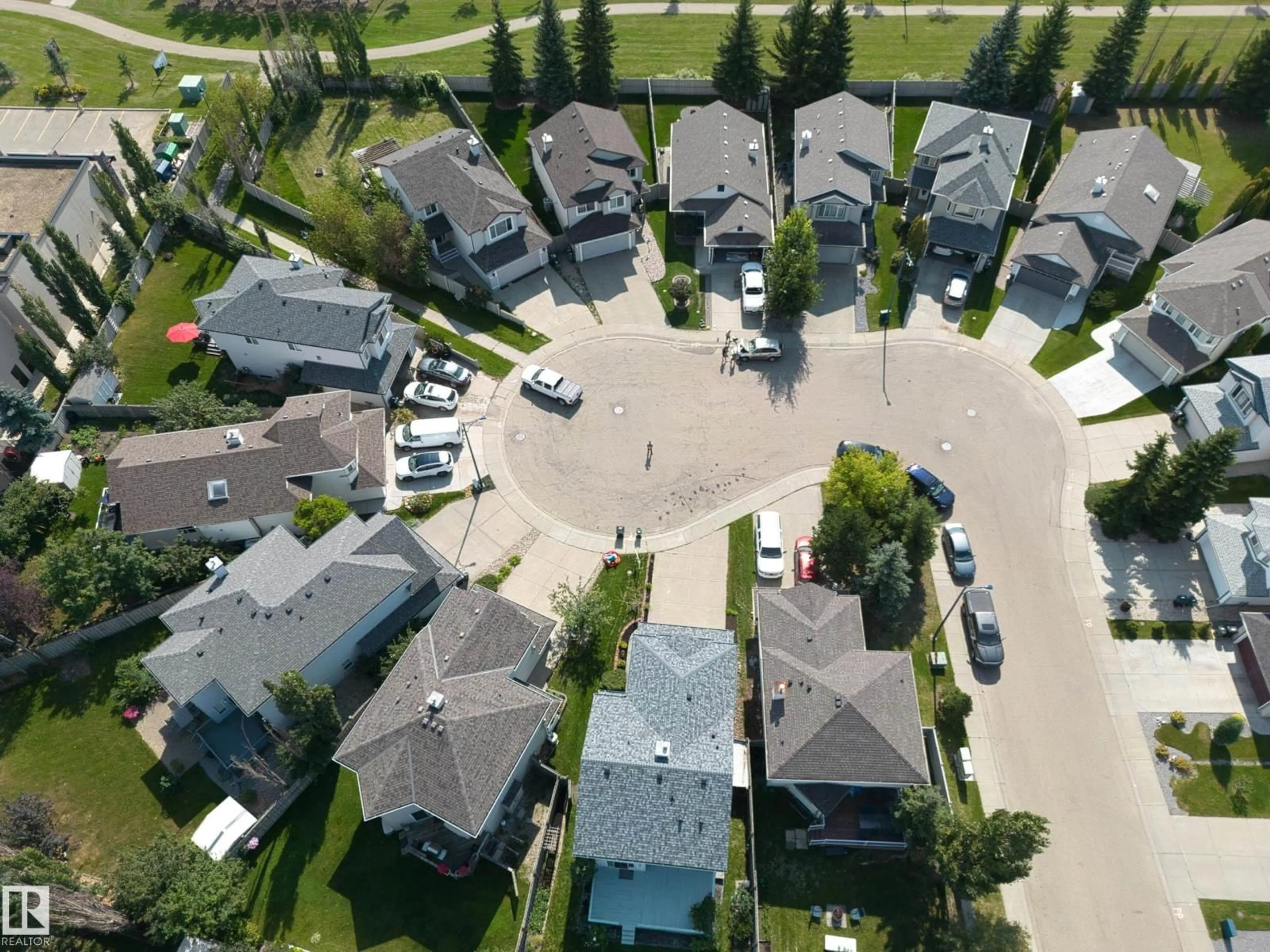 A pic from outside/outdoor area/front of a property/back of a property/a pic from drone, street for 3327 MCPHADDEN CL, Edmonton Alberta T6W1L2