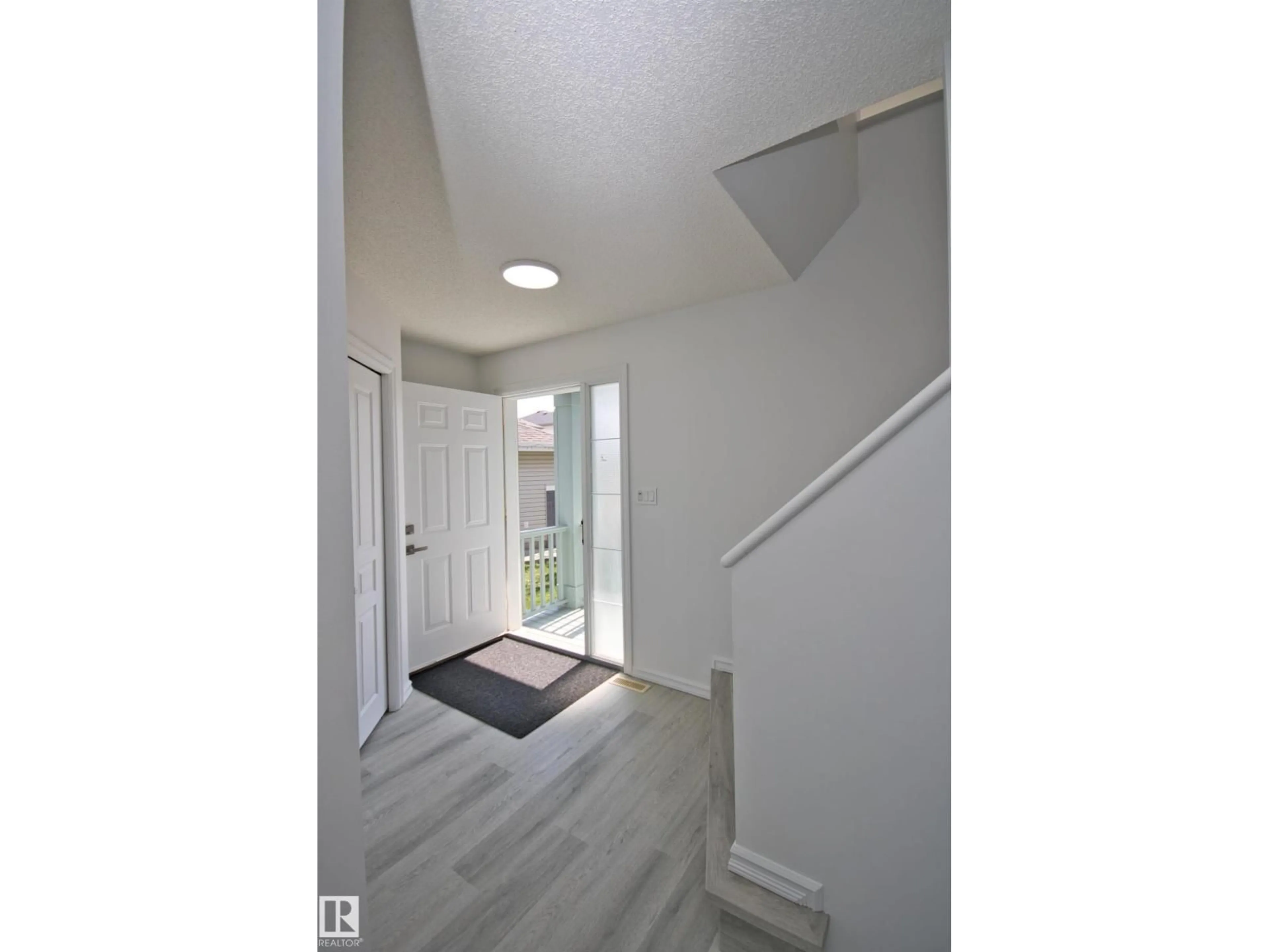 Indoor entryway for 3327 MCPHADDEN CL, Edmonton Alberta T6W1L2