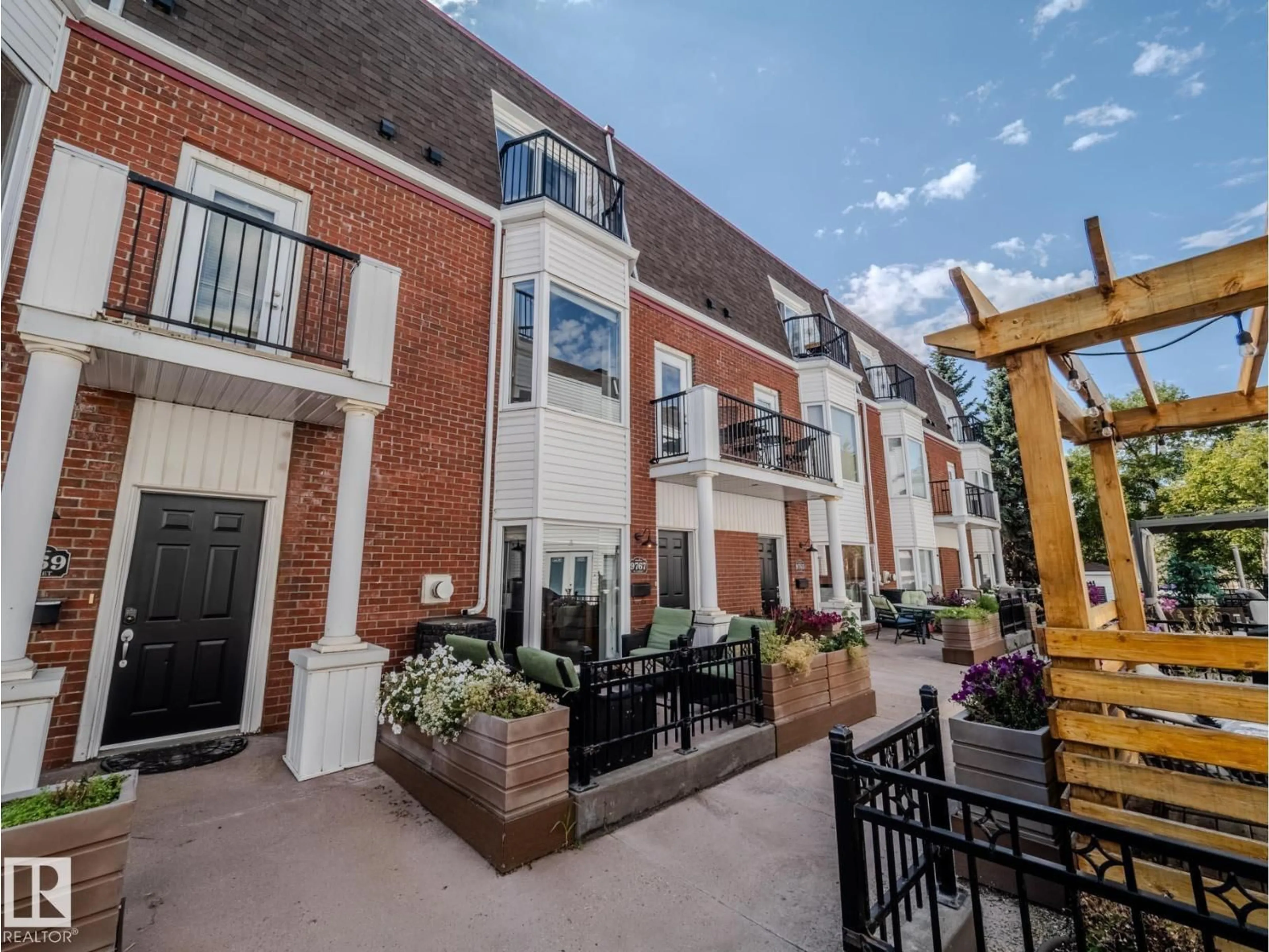 Patio, street for NW - 9767 93 ST, Edmonton Alberta T6C2C5