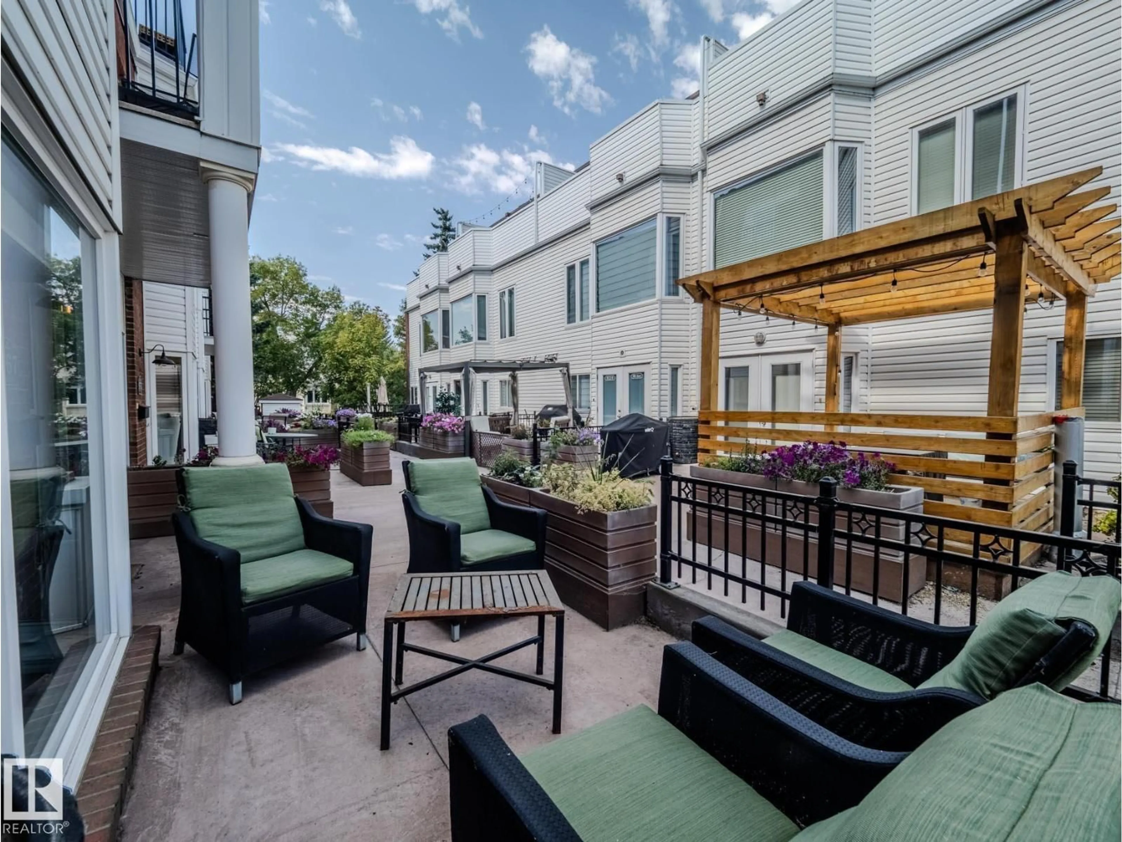 Patio, street for NW - 9767 93 ST, Edmonton Alberta T6C2C5
