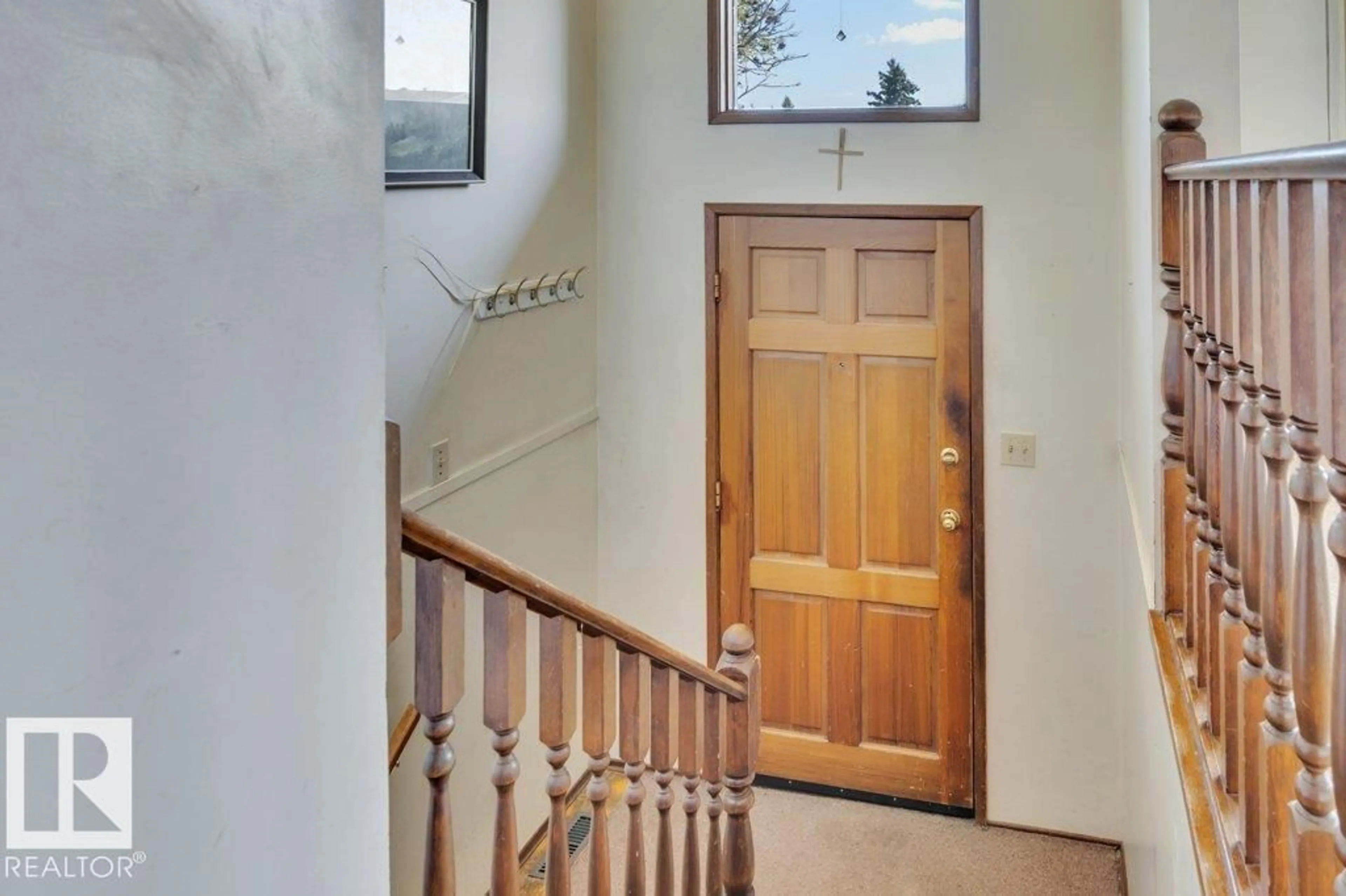 Indoor foyer for 14804 35 ST, Edmonton Alberta T5Y2K6
