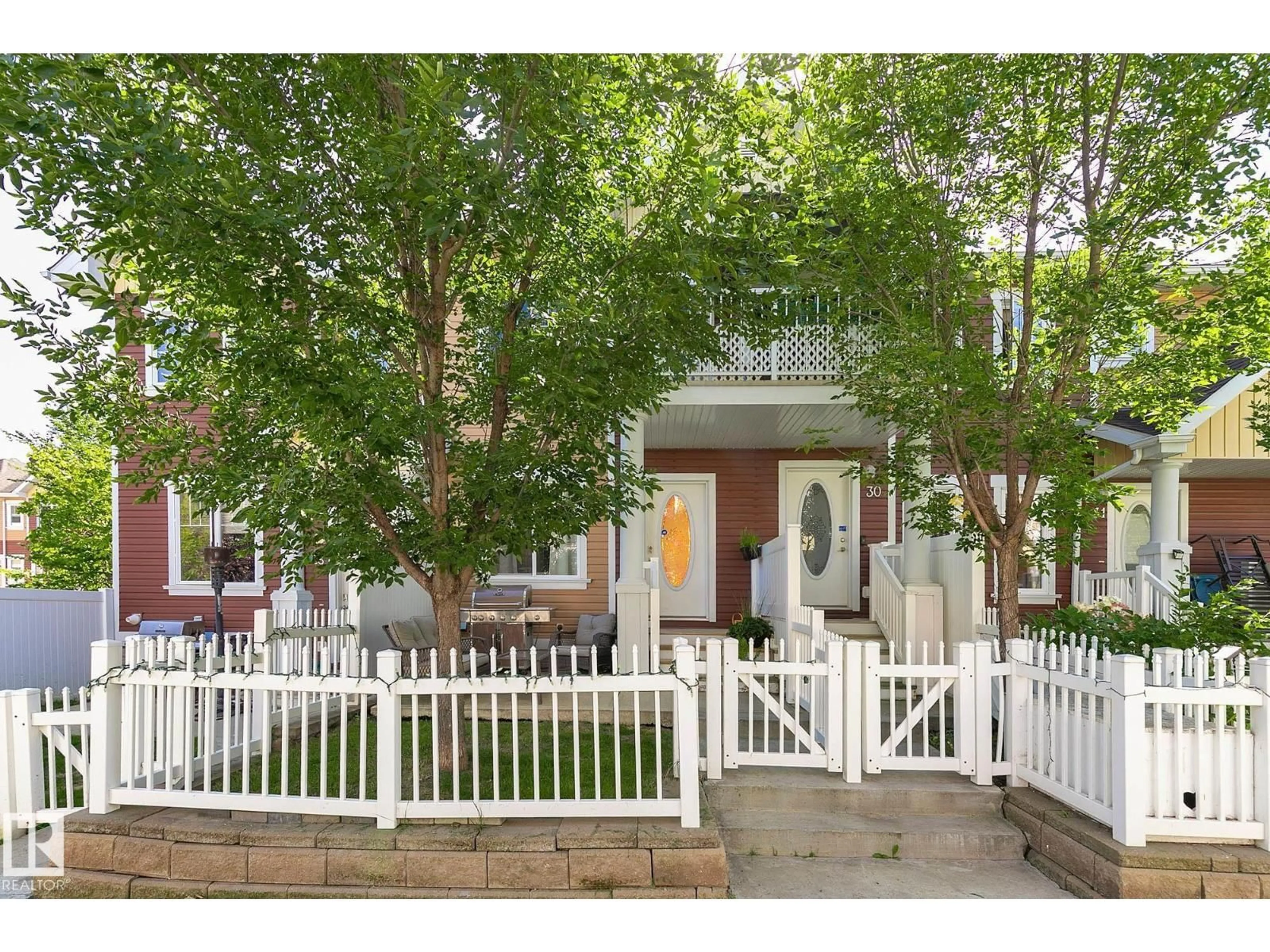 Patio, street for #29 - 1623 TOWNE CENTRE BV, Edmonton Alberta T6R0S3