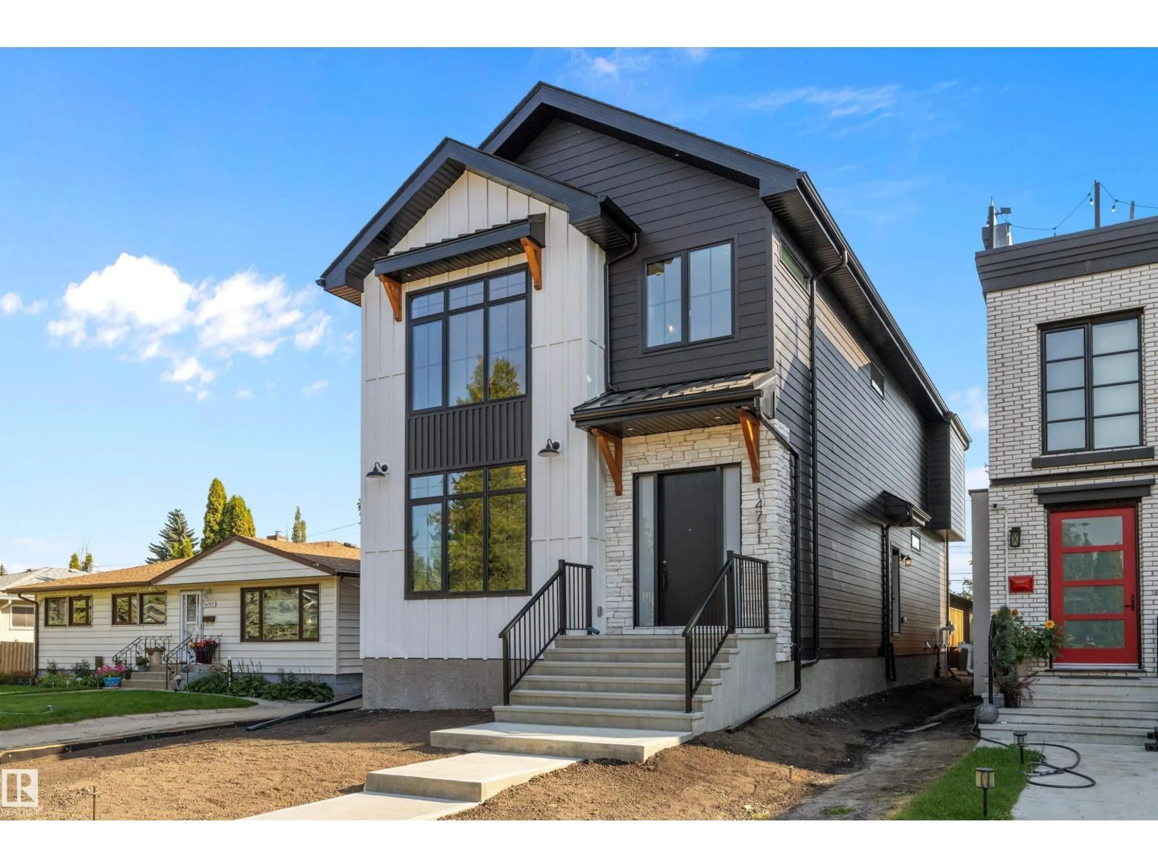 Home with vinyl exterior material, street for 14711 88 AV, Edmonton Alberta T5R4J9