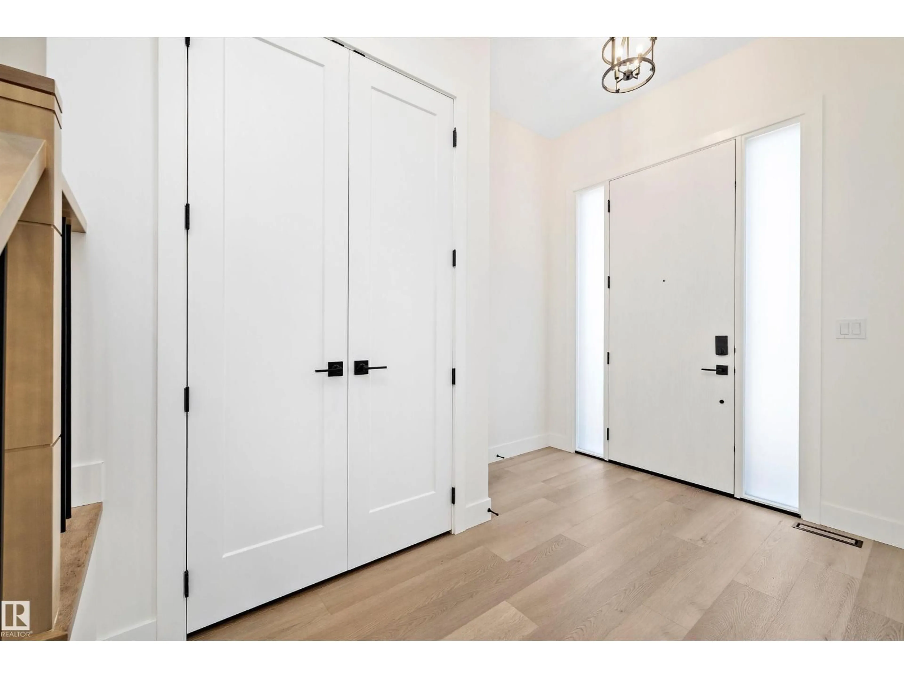 Indoor entryway for 14711 88 AV, Edmonton Alberta T5R4J9