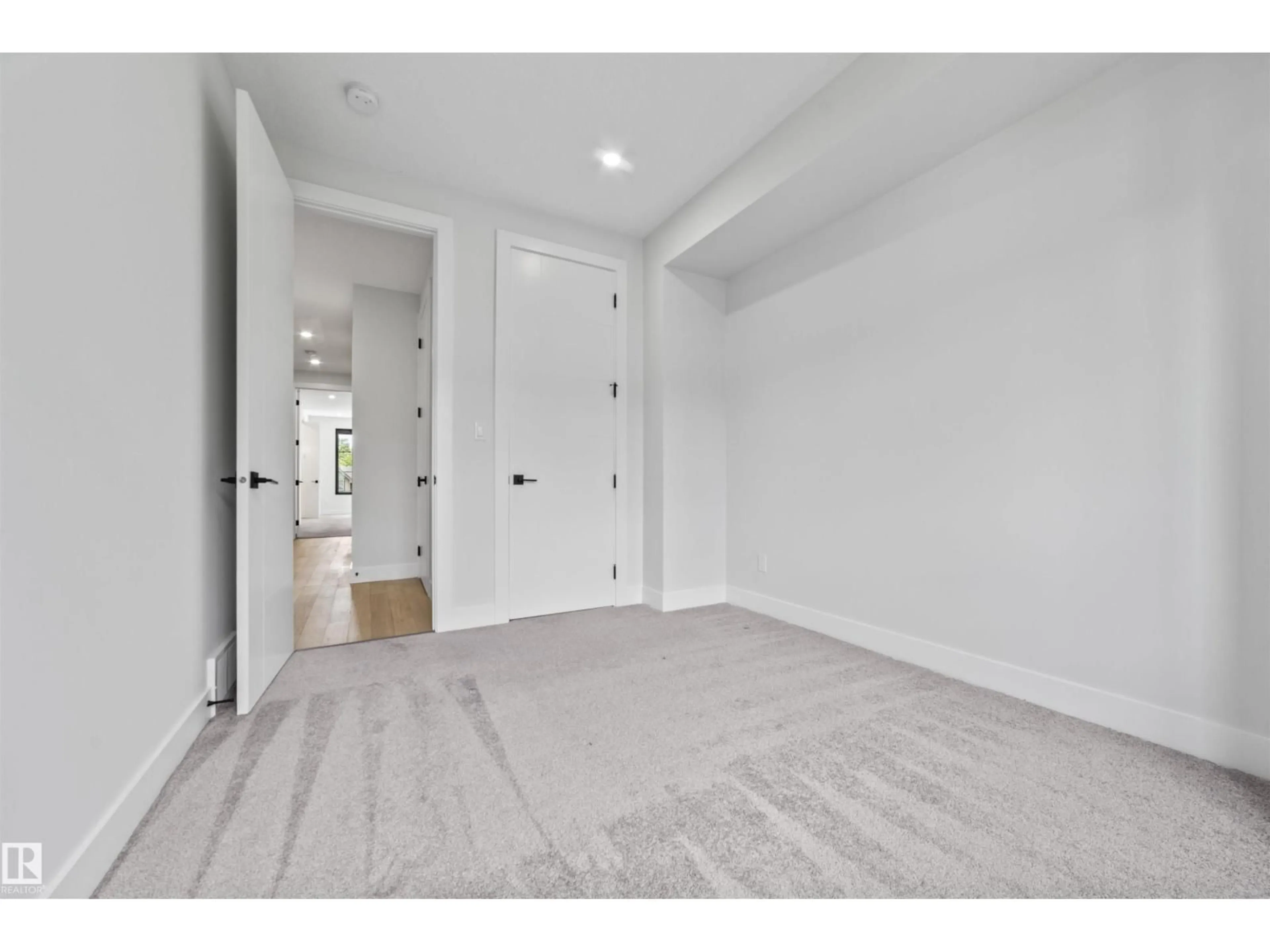Indoor entryway for NW - 10537 136 ST, Edmonton Alberta T5N2G1