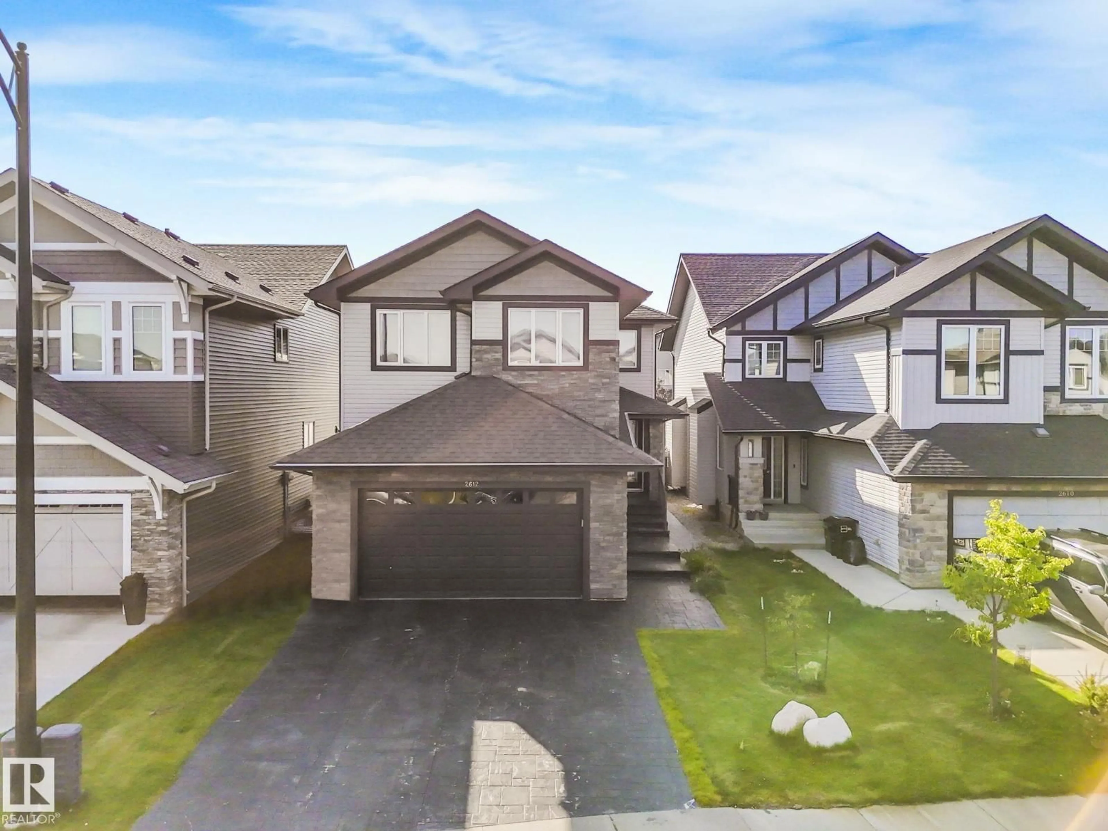 A pic from outside/outdoor area/front of a property/back of a property/a pic from drone, street for 2612 ADAM CO, Edmonton Alberta T6W3C1