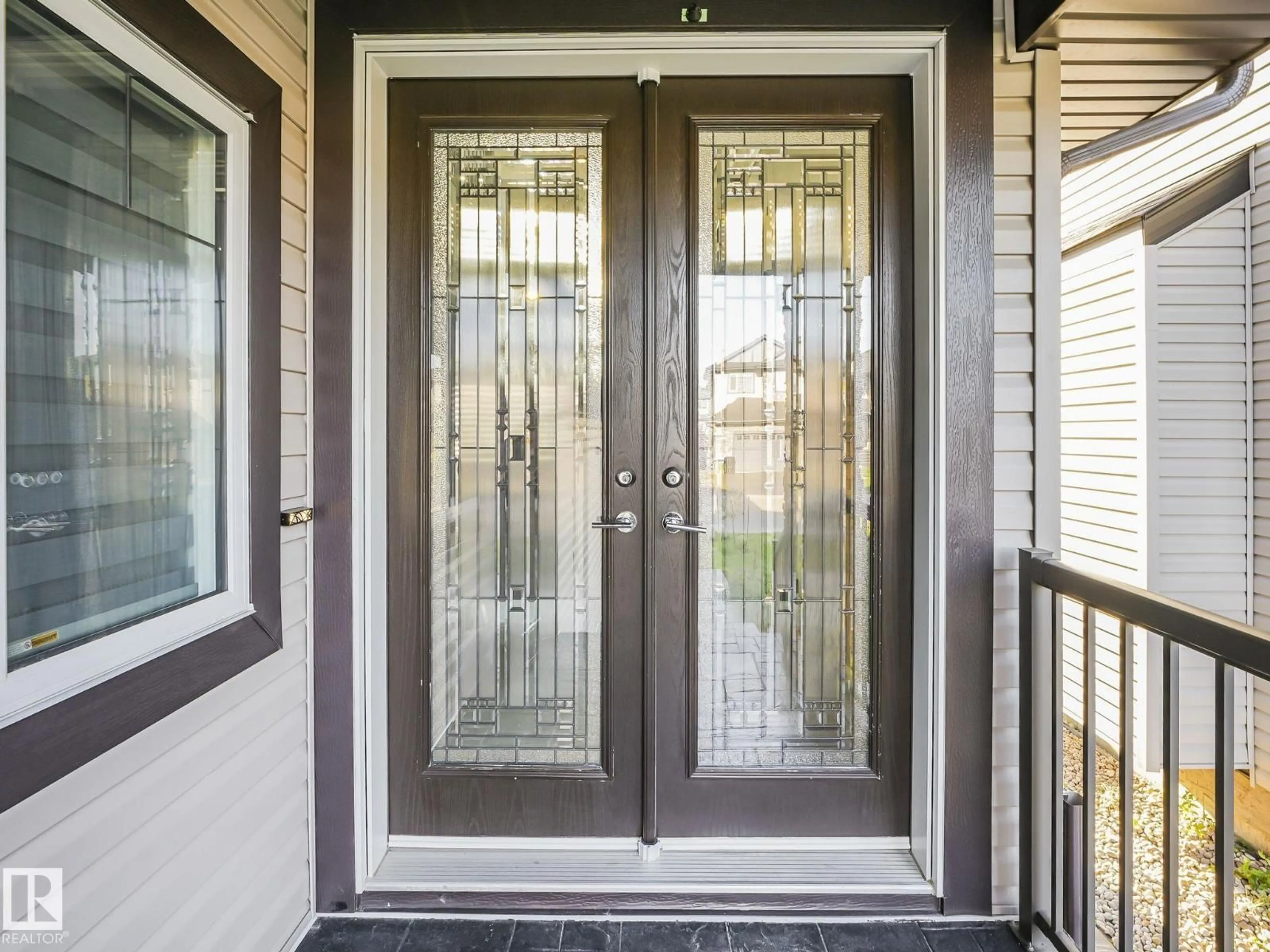 Indoor entryway for 2612 ADAM CO, Edmonton Alberta T6W3C1