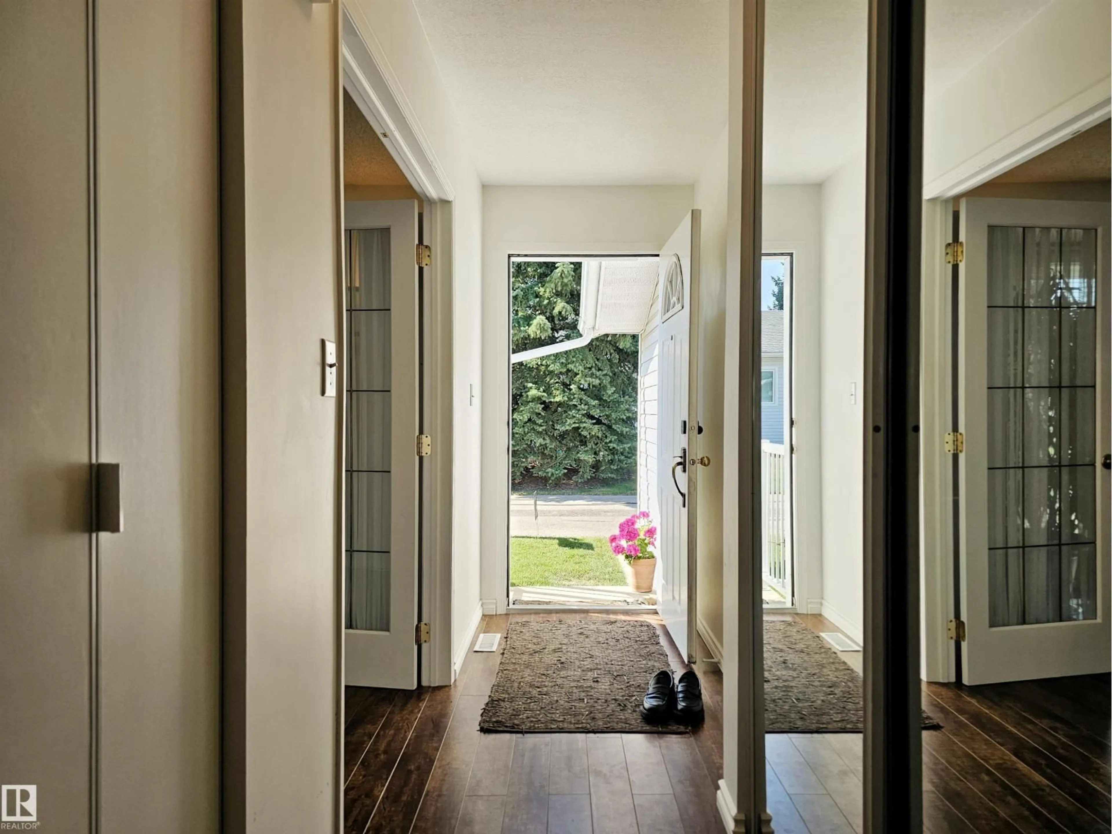Indoor entryway for 103 - 4408 37 ST, Stony Plain Alberta T7Z1N2