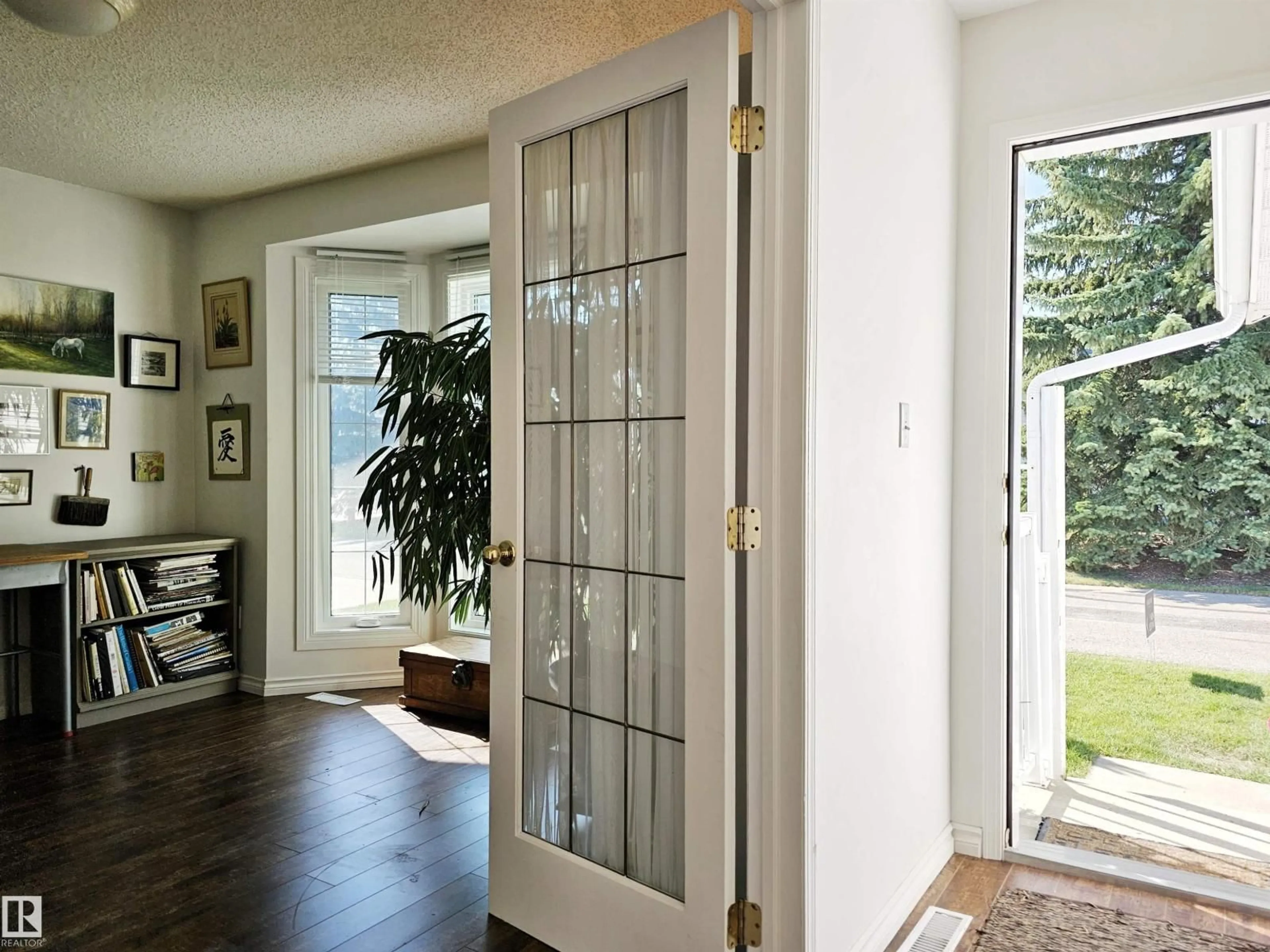 Indoor entryway for 103 - 4408 37 ST, Stony Plain Alberta T7Z1N2