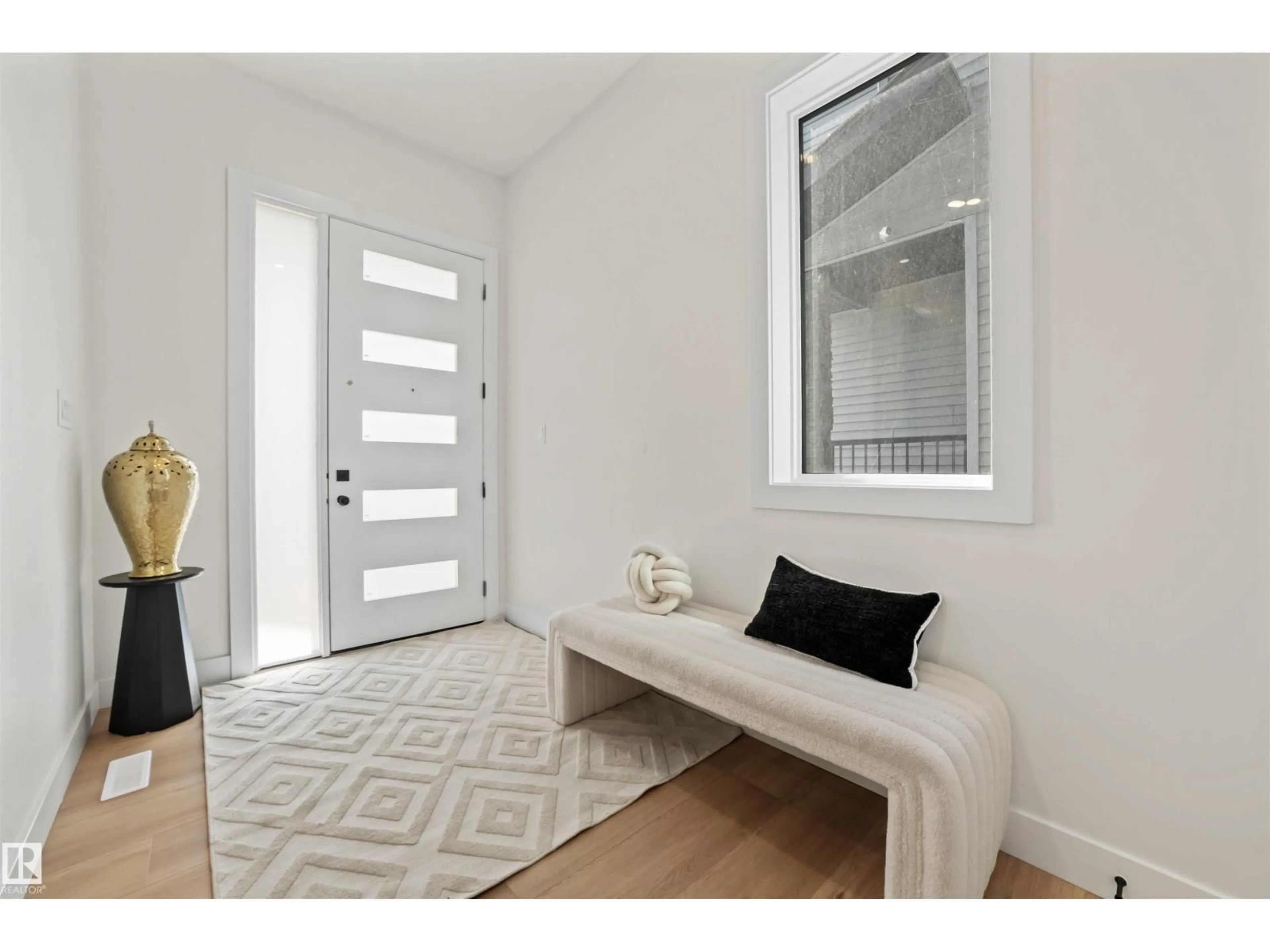 Indoor entryway for NE - 724 166 AV, Edmonton Alberta T5Y4J1