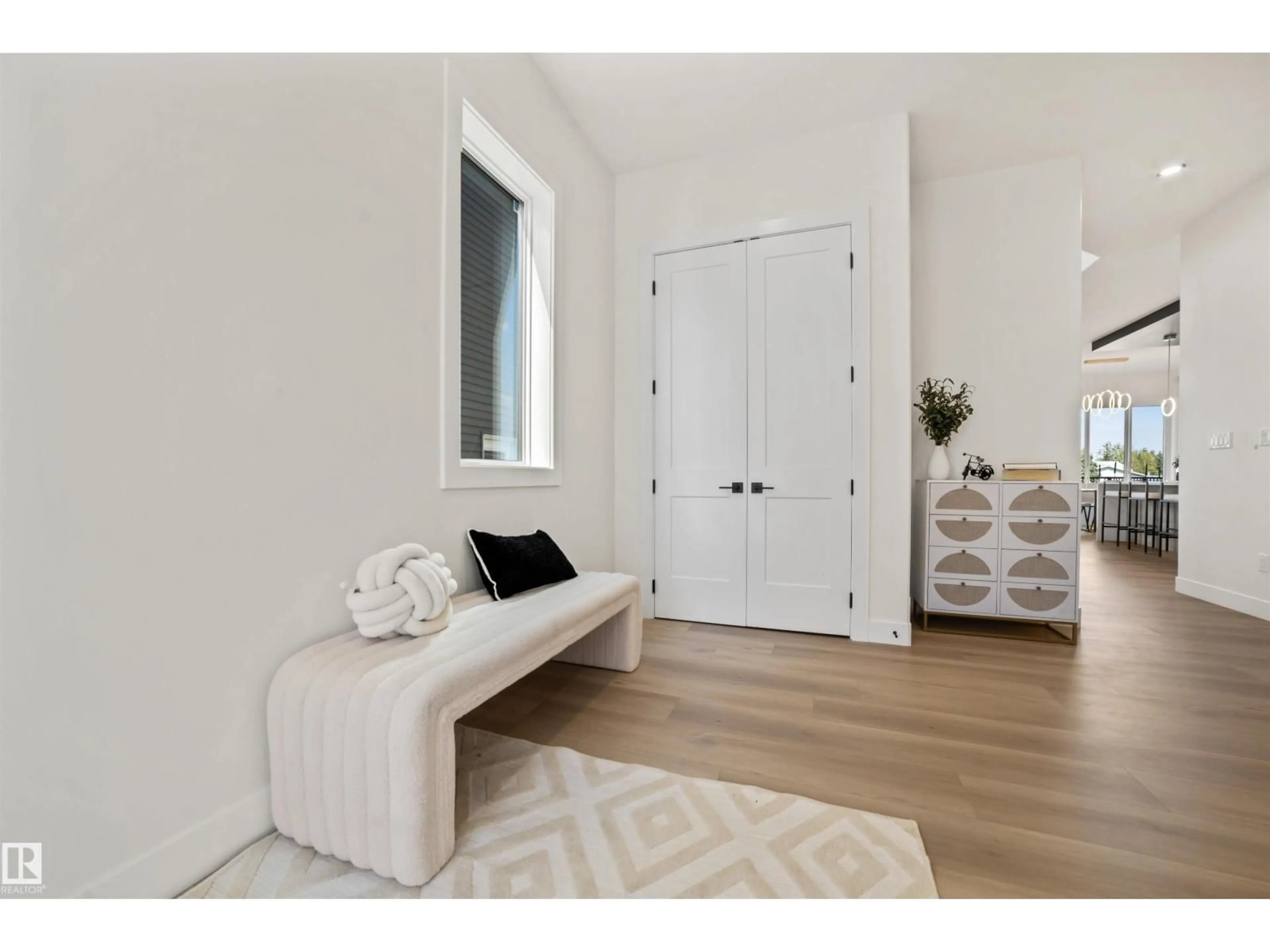 Indoor entryway for NE - 724 166 AV, Edmonton Alberta T5Y4J1