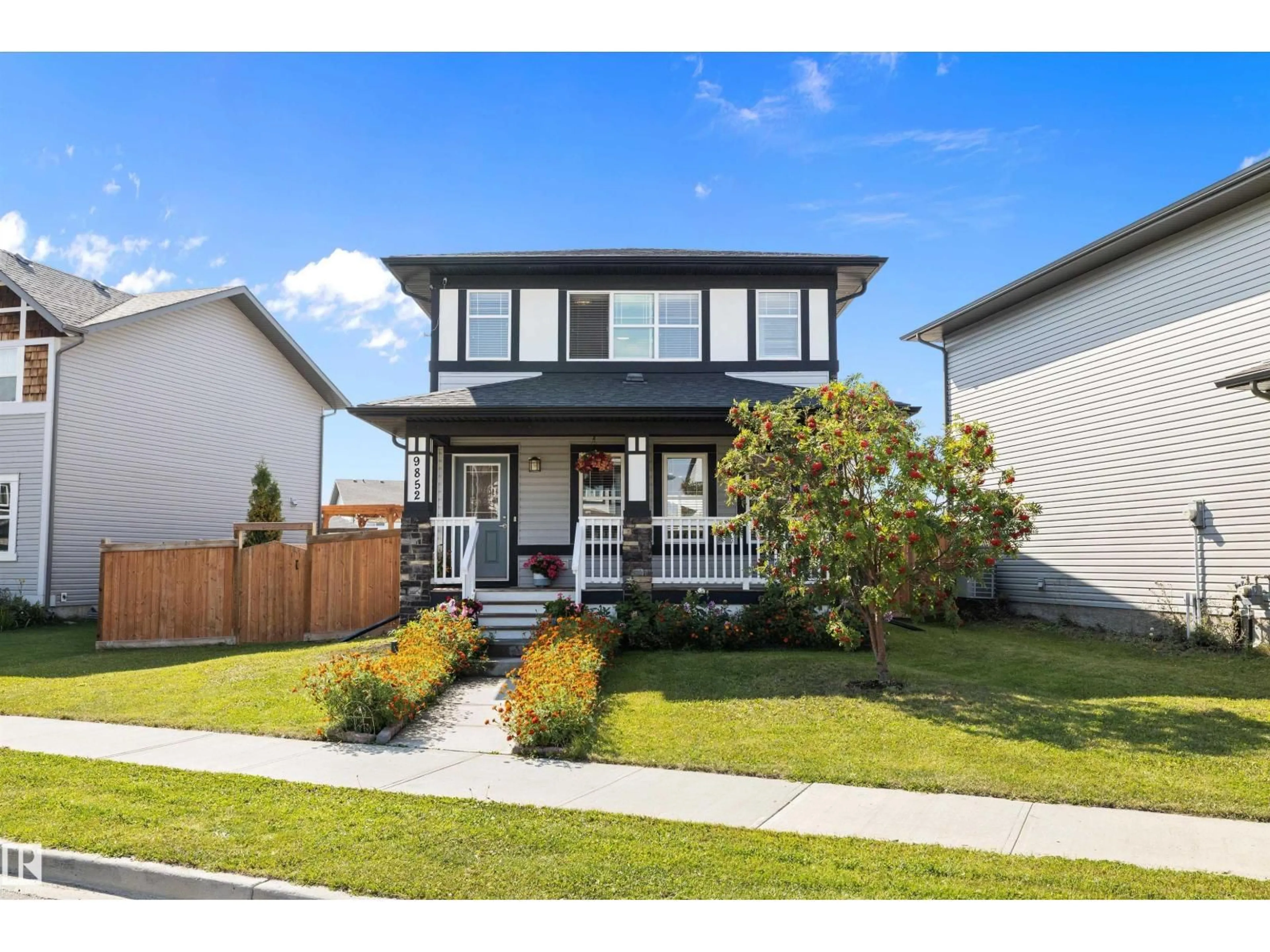Home with vinyl exterior material, street for 9852 217 ST, Edmonton Alberta T5T4T7