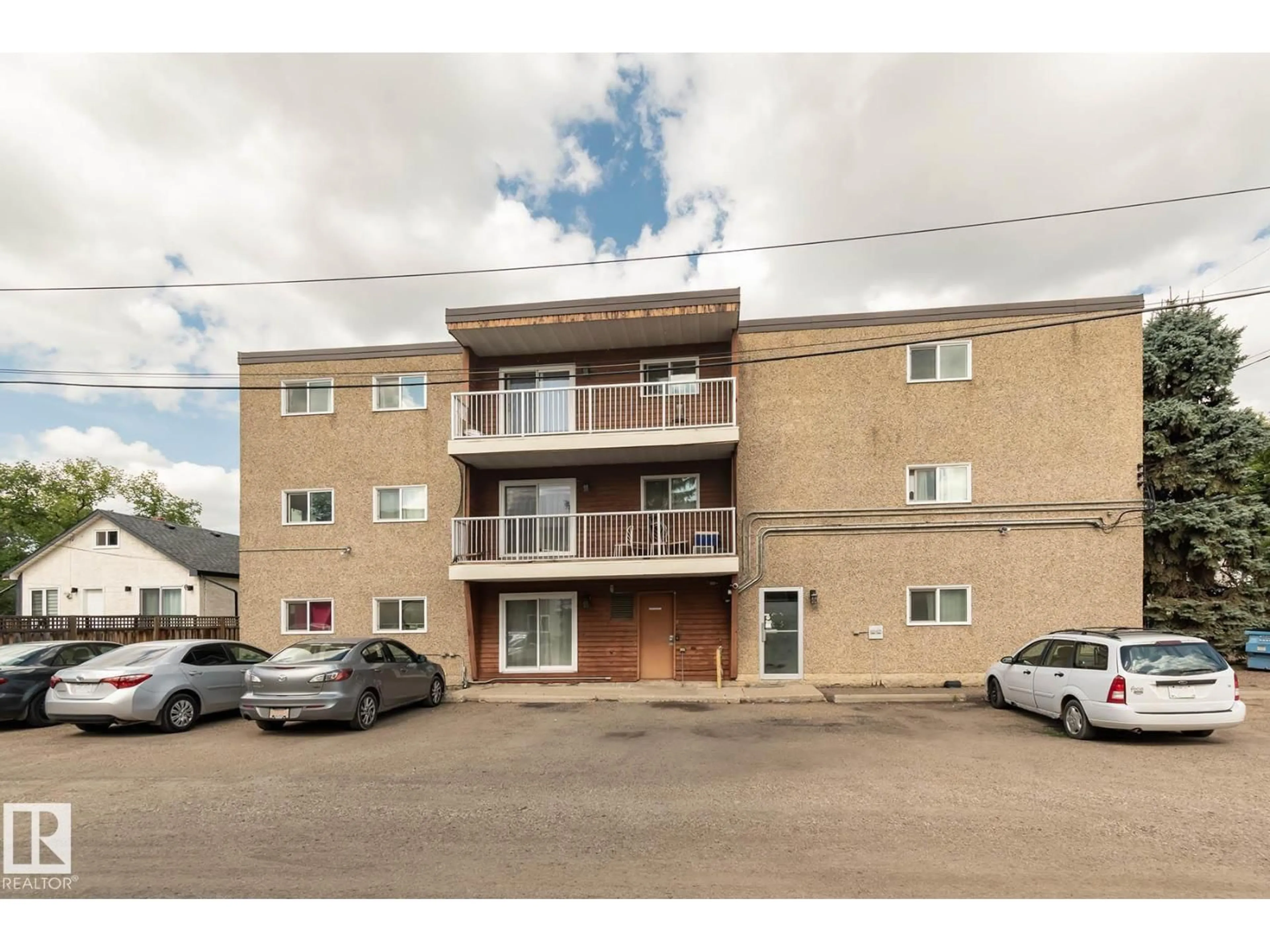 Patio, building for #102 - 11325 109 AV, Edmonton Alberta T5H1E3