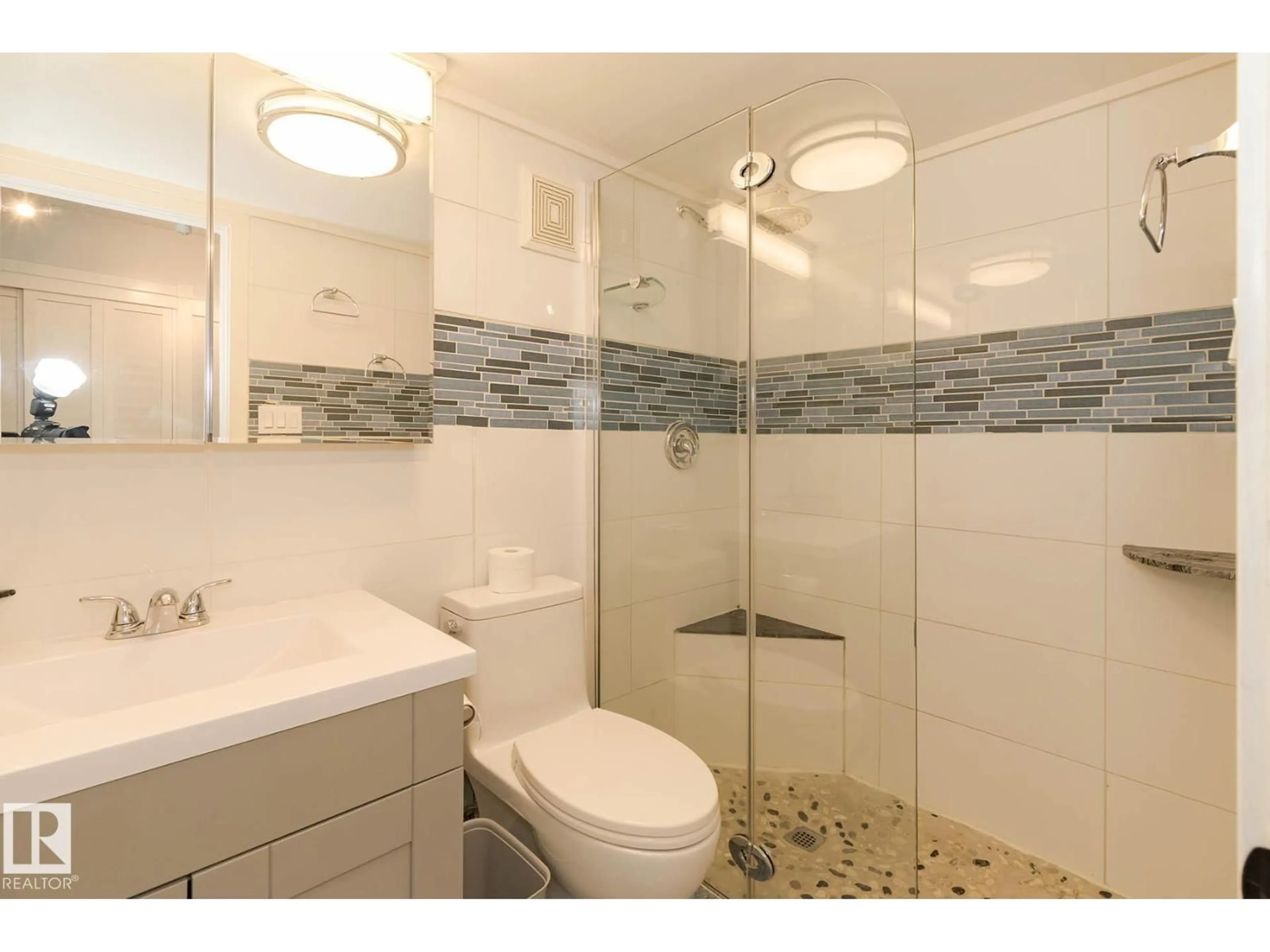 Standard bathroom, ceramic/tile floor for #102 - 11325 109 AV, Edmonton Alberta T5H1E3
