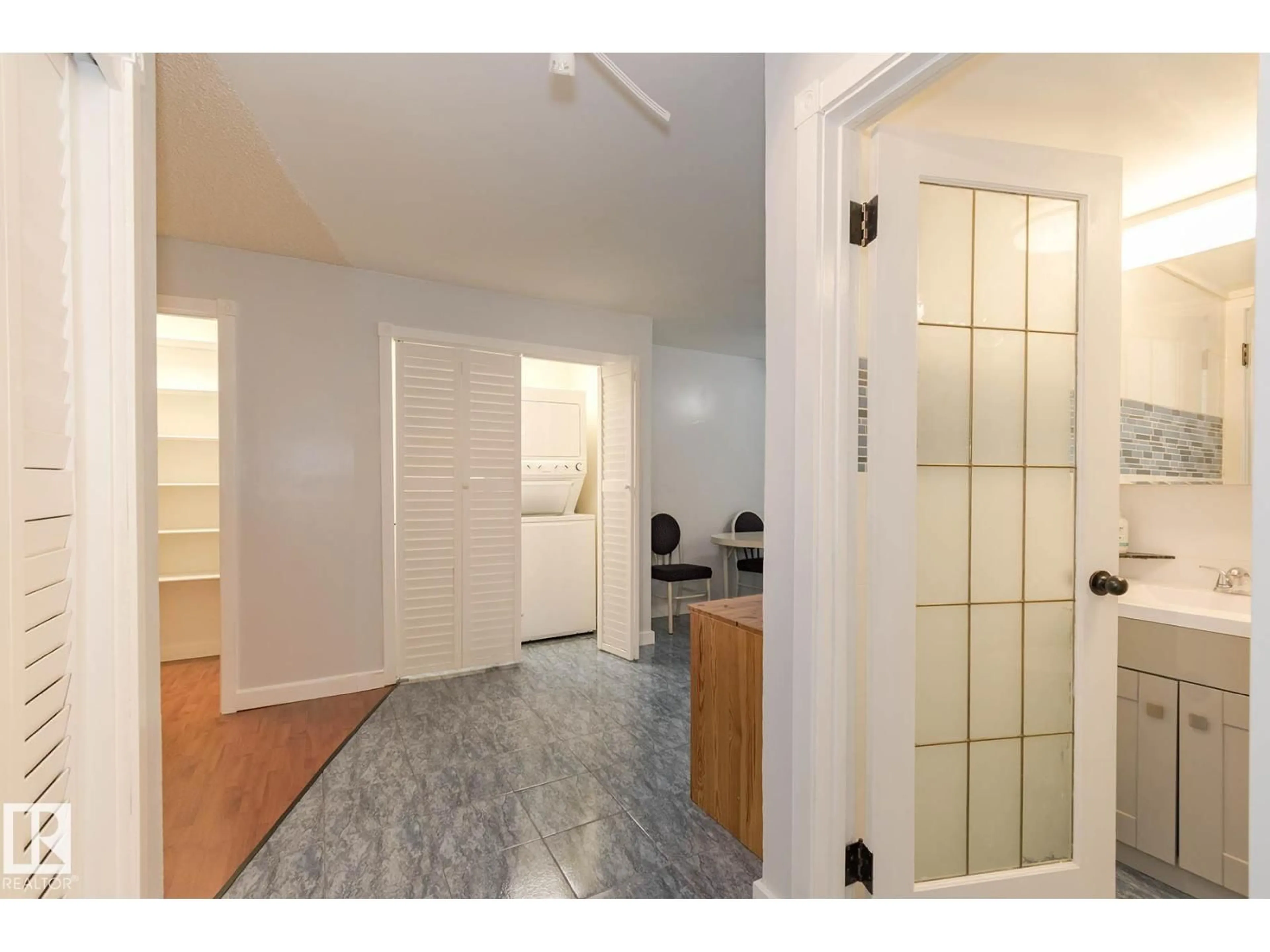 Indoor entryway for #102 - 11325 109 AV, Edmonton Alberta T5H1E3