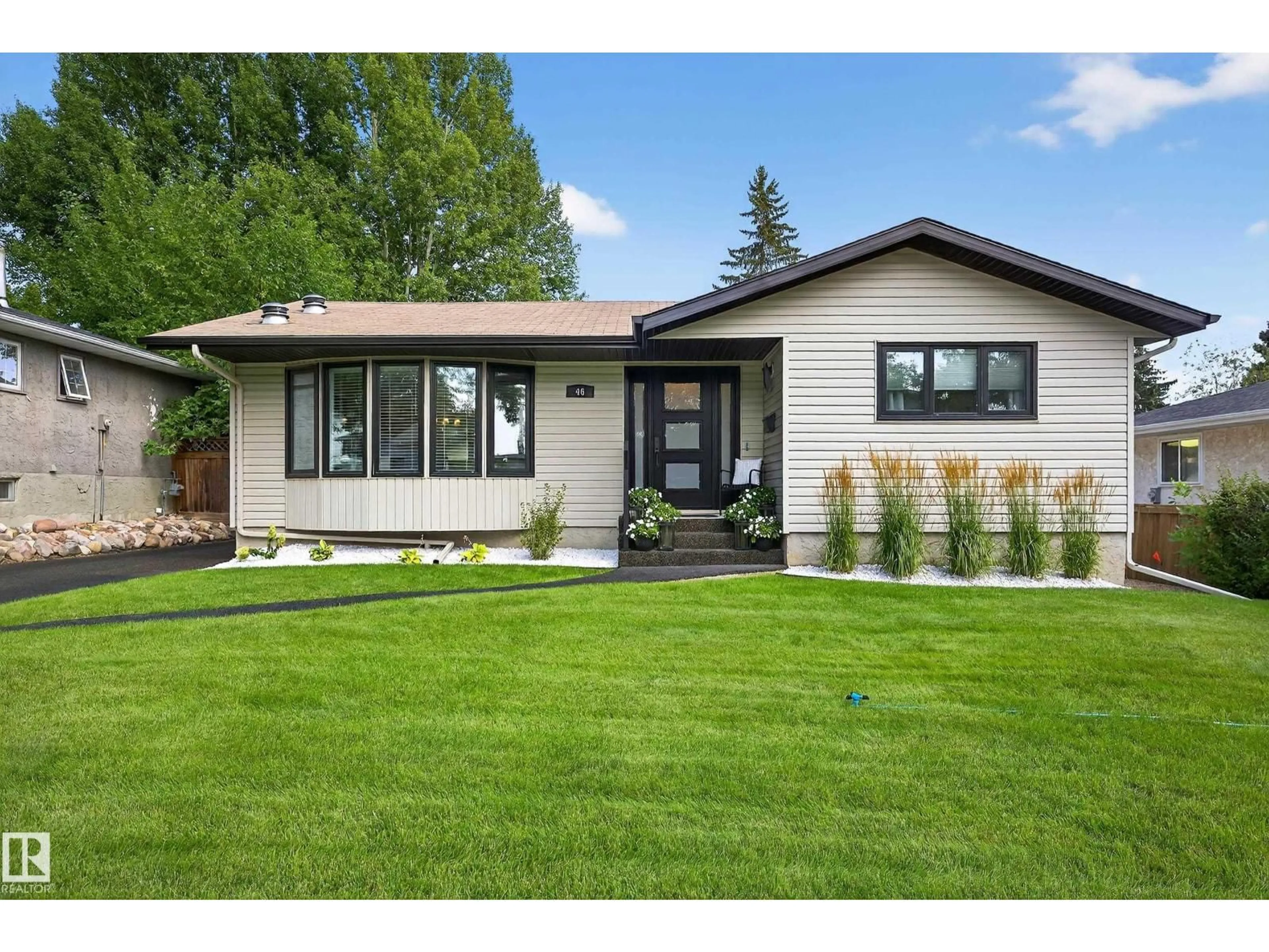 Home with vinyl exterior material, street for 46 GLENGARRY CR, Sherwood Park Alberta T8A3A2