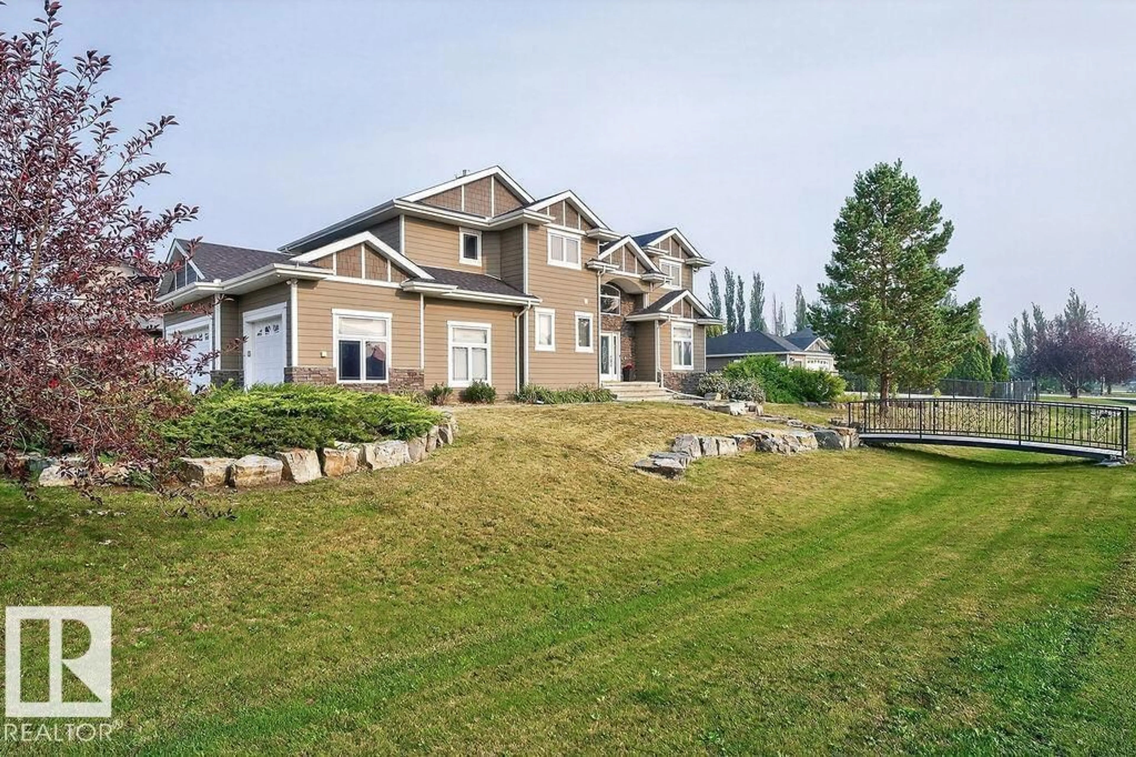 A pic from outside/outdoor area/front of a property/back of a property/a pic from drone, unknown for 32 GREENFIELD, Fort Saskatchewan Alberta T8L4P9