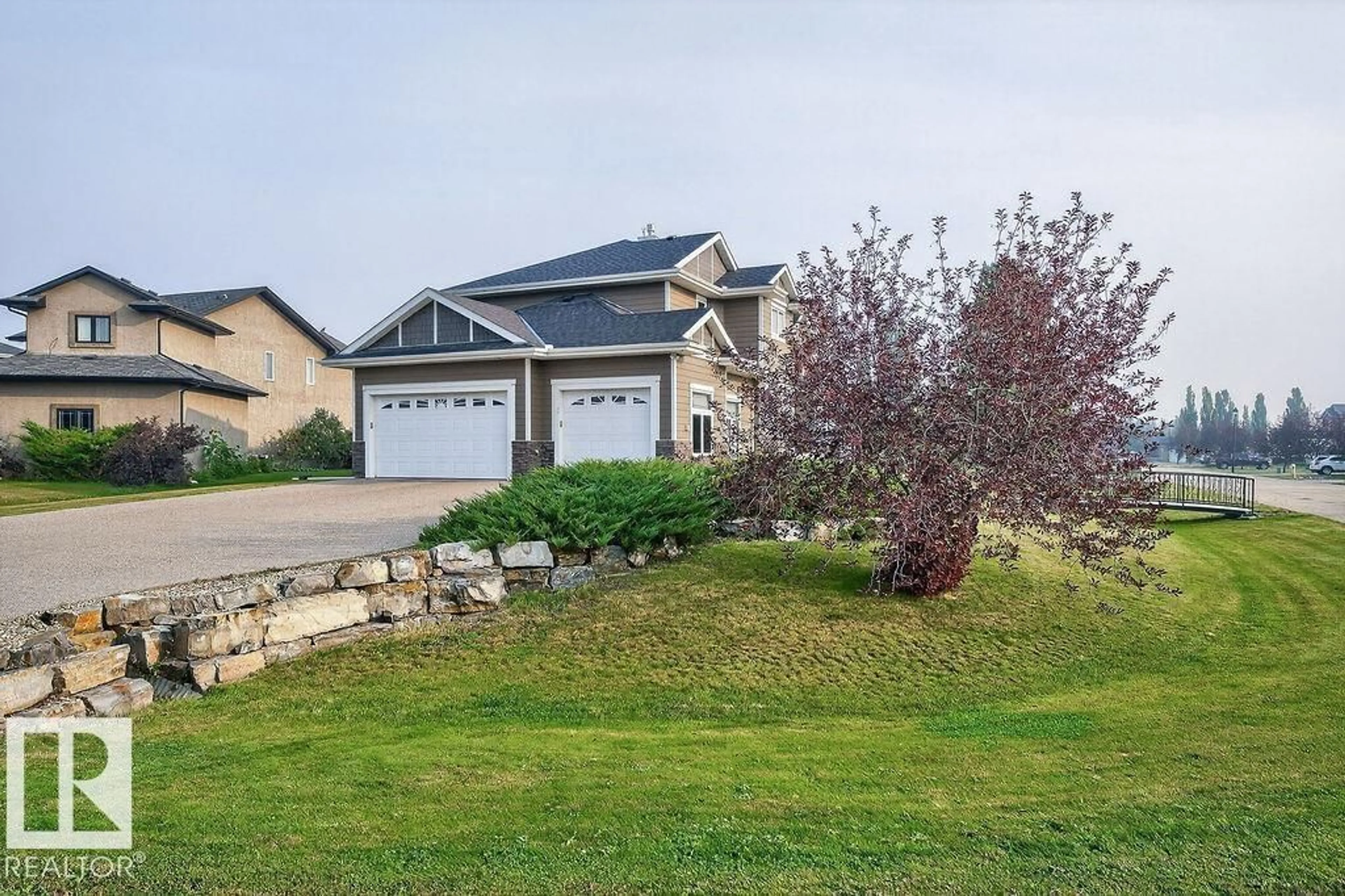 A pic from outside/outdoor area/front of a property/back of a property/a pic from drone, unknown for 32 GREENFIELD, Fort Saskatchewan Alberta T8L4P9