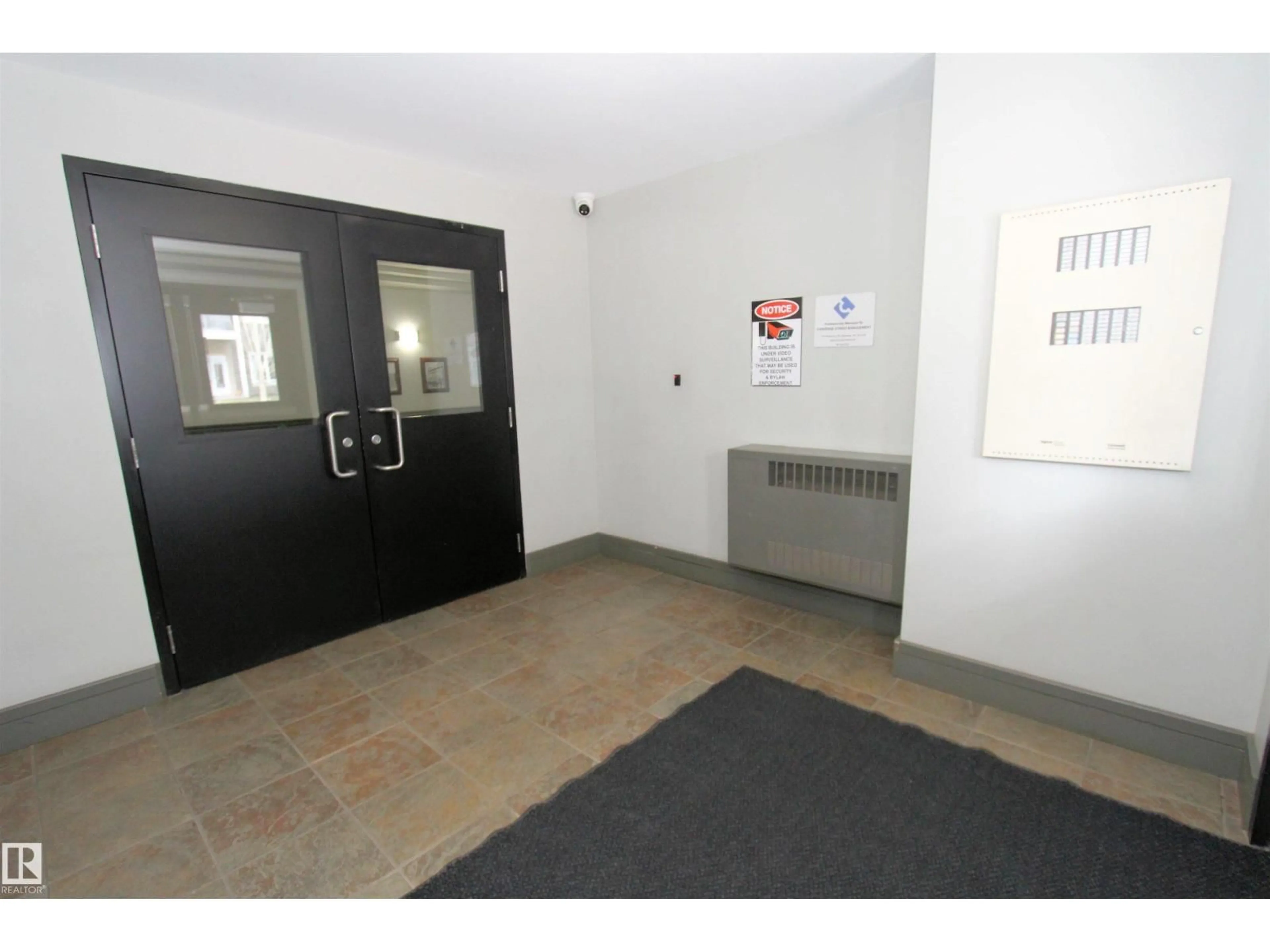Indoor foyer for 311 - 10116 80 AV, Edmonton Alberta T6E6V7