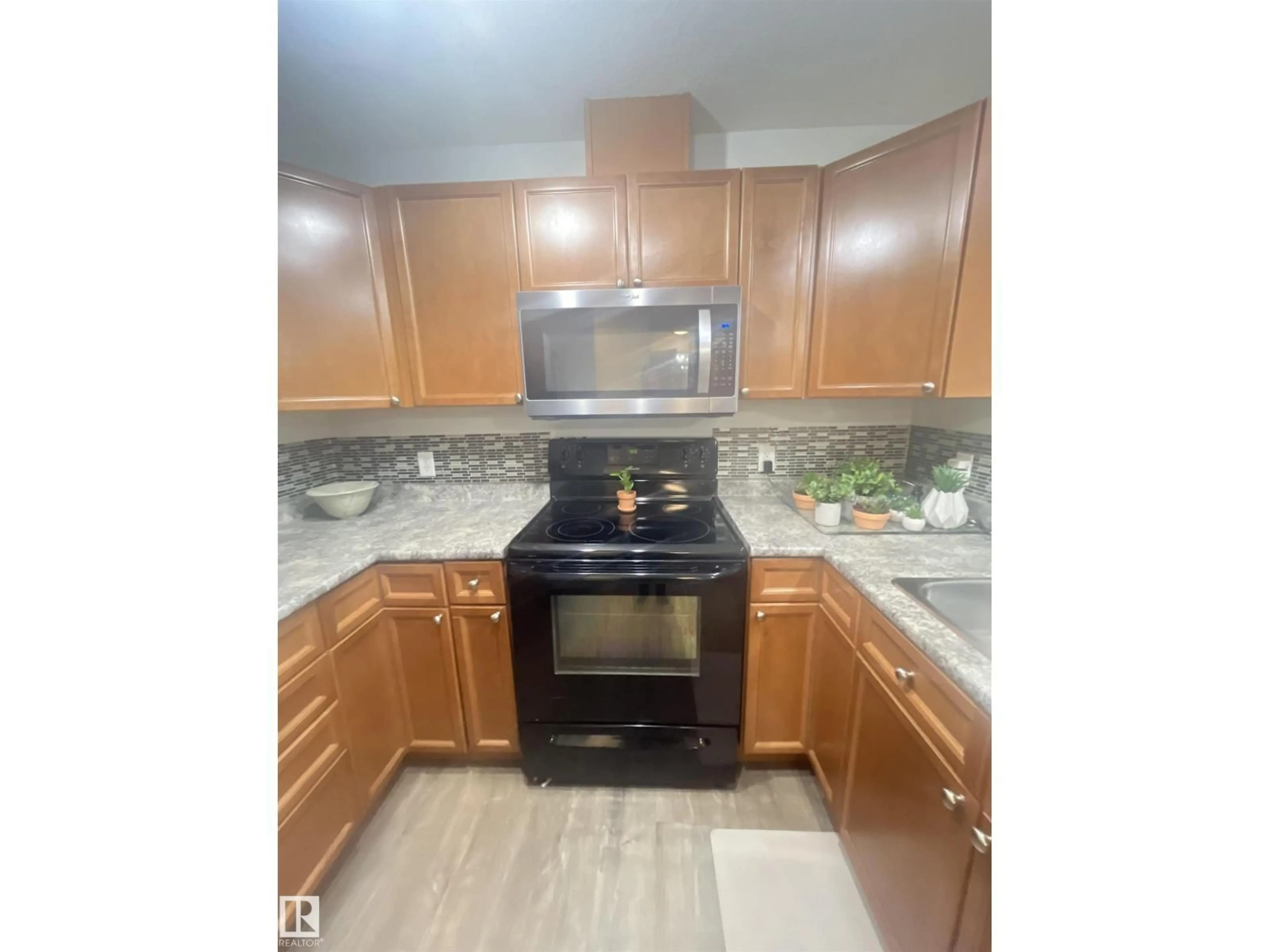 Standard kitchen, unknown for #204 - 4903 47 AV, Stony Plain Alberta T7Z0C6